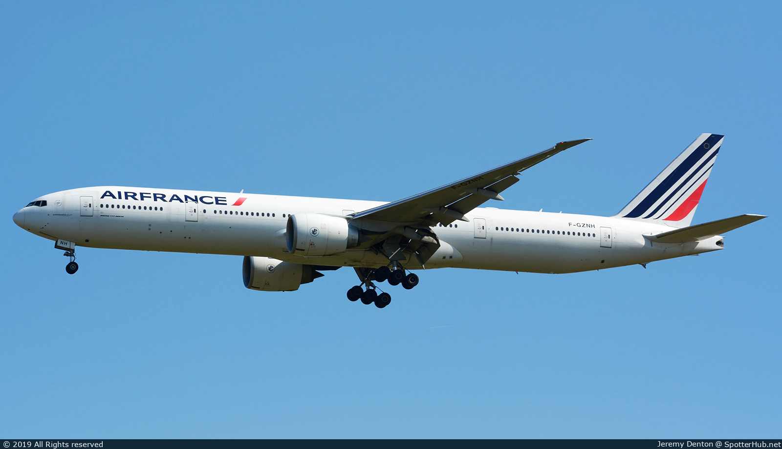 Photo of F-GZNH - Boeing 777-328(ER) operated by Air France