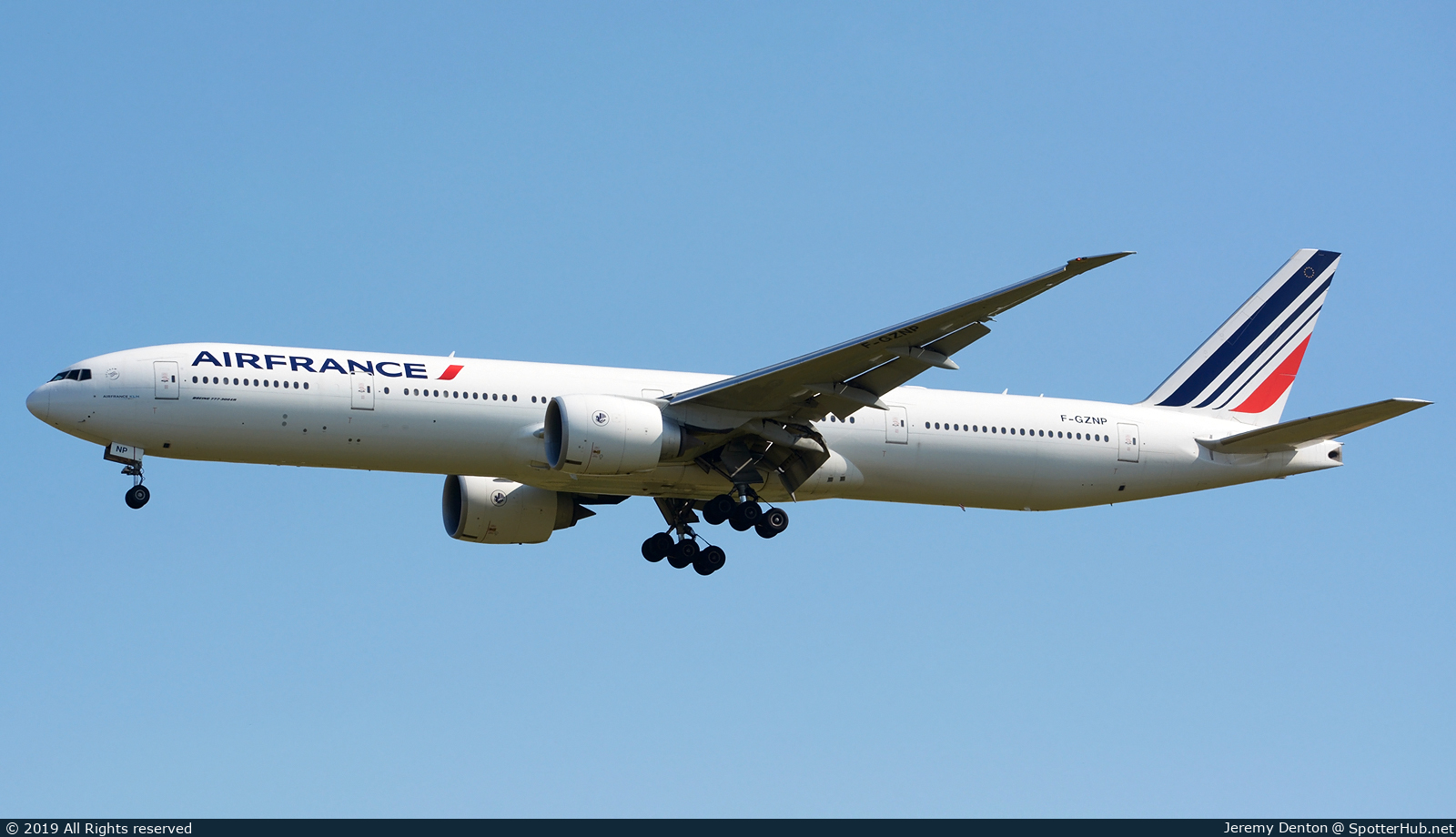 Photo of F-GZNP - Boeing 777-328(ER) operated by Air France