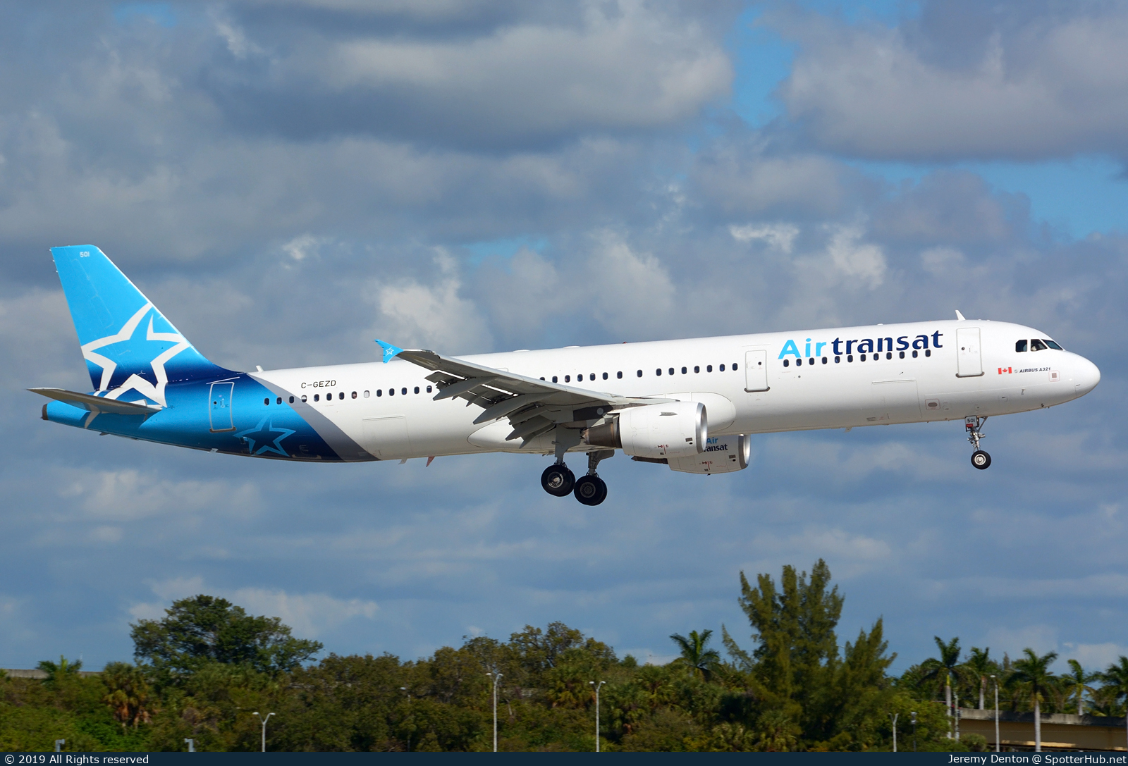 Photo of C-GEZD - Airbus A321-211 operated by Air Transat