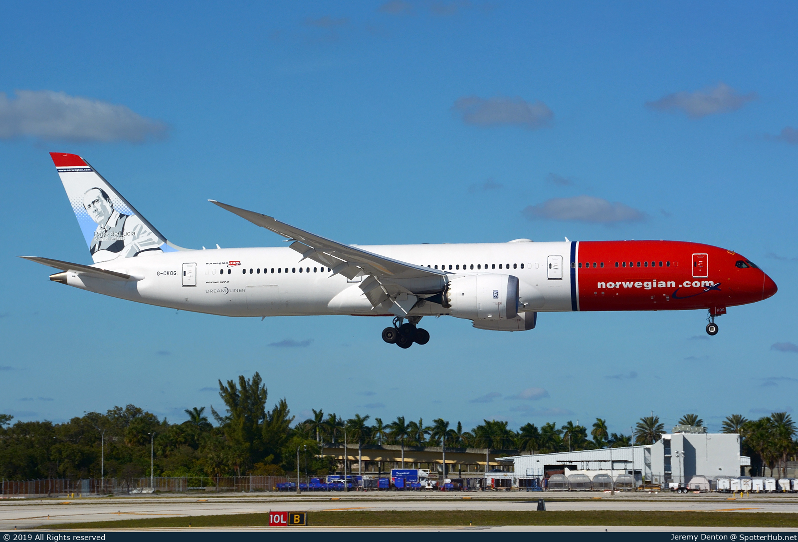 Photo of G-CKOG - Boeing 787-9 Dreamliner operated by Norwegian Air UK