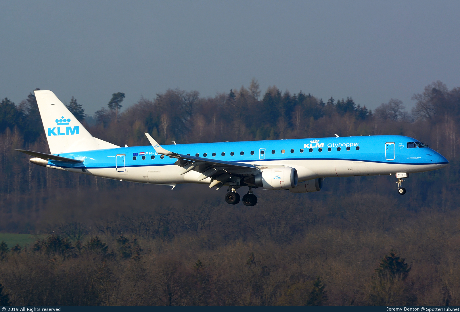 Photo of PH-EZT - Embraer ERJ-190STD operated by KLM Cityhopper