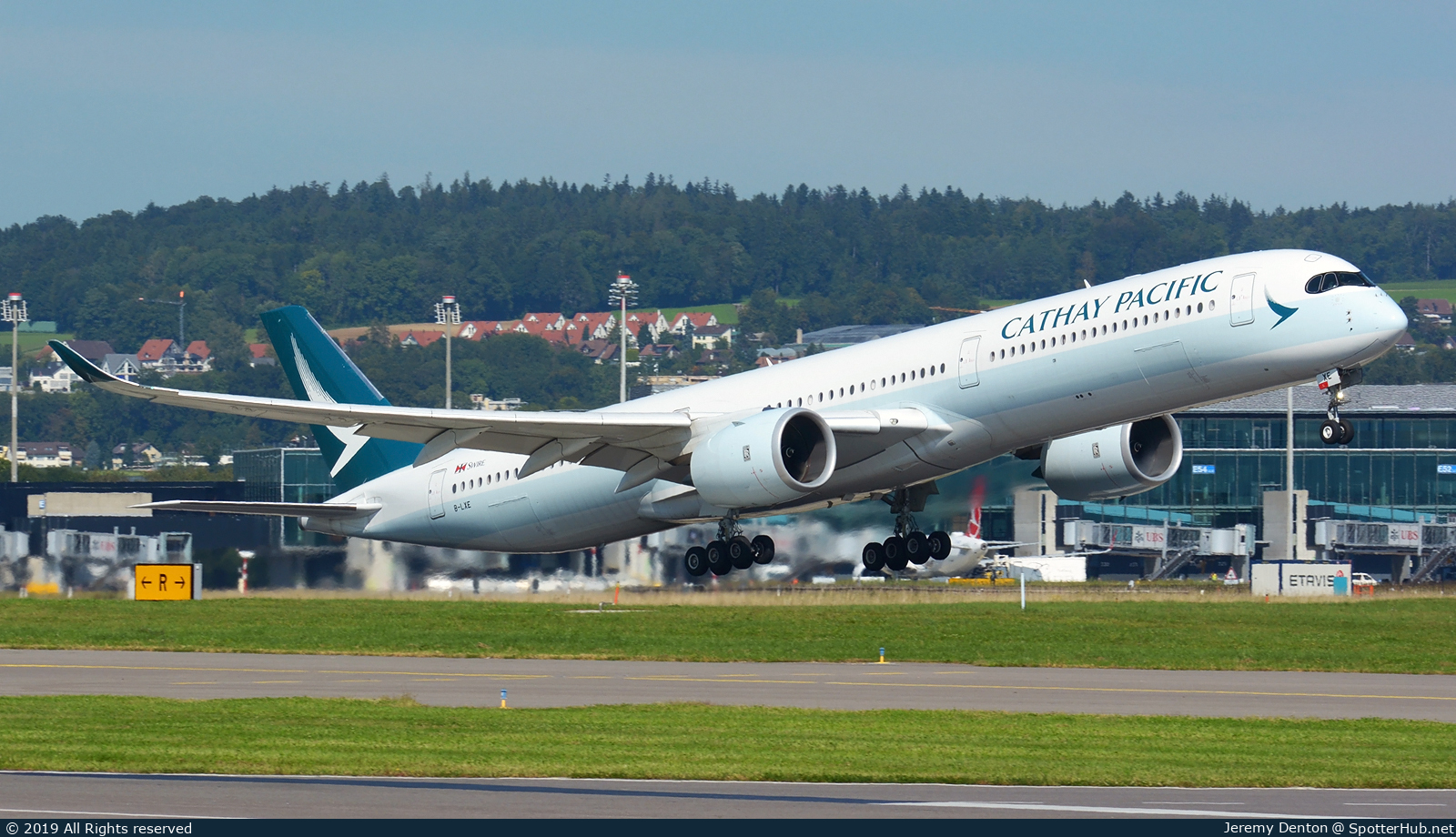 Photo of B-LXE - Airbus A350-1041 operated by Cathay Pacific Airways
