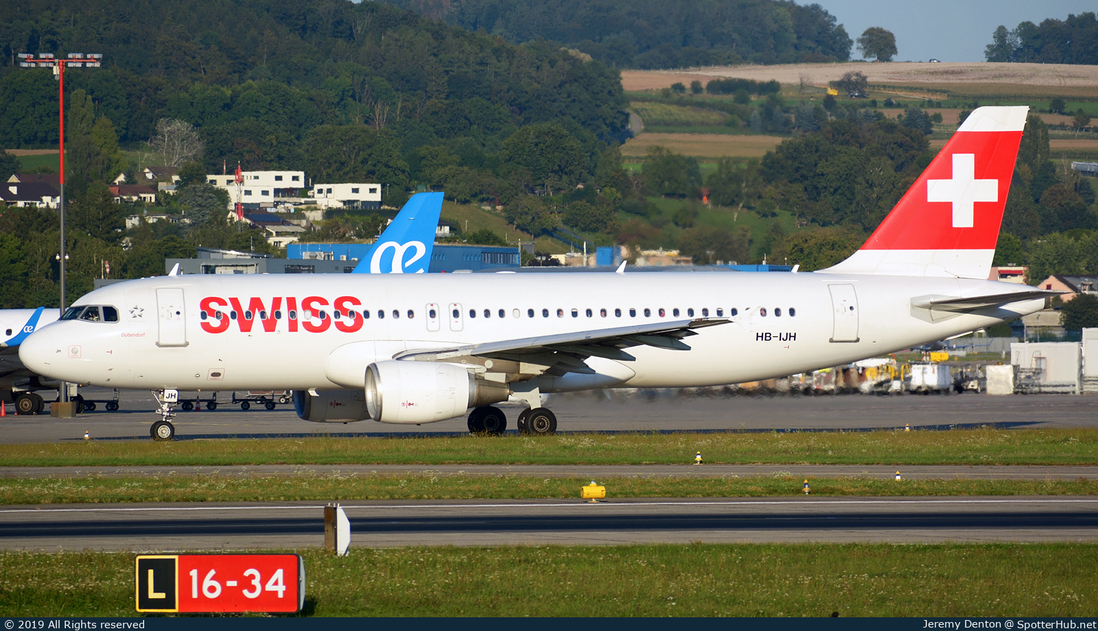 Photo of HB-IJH - Airbus A320-214 operated by Swiss International Air Lines
