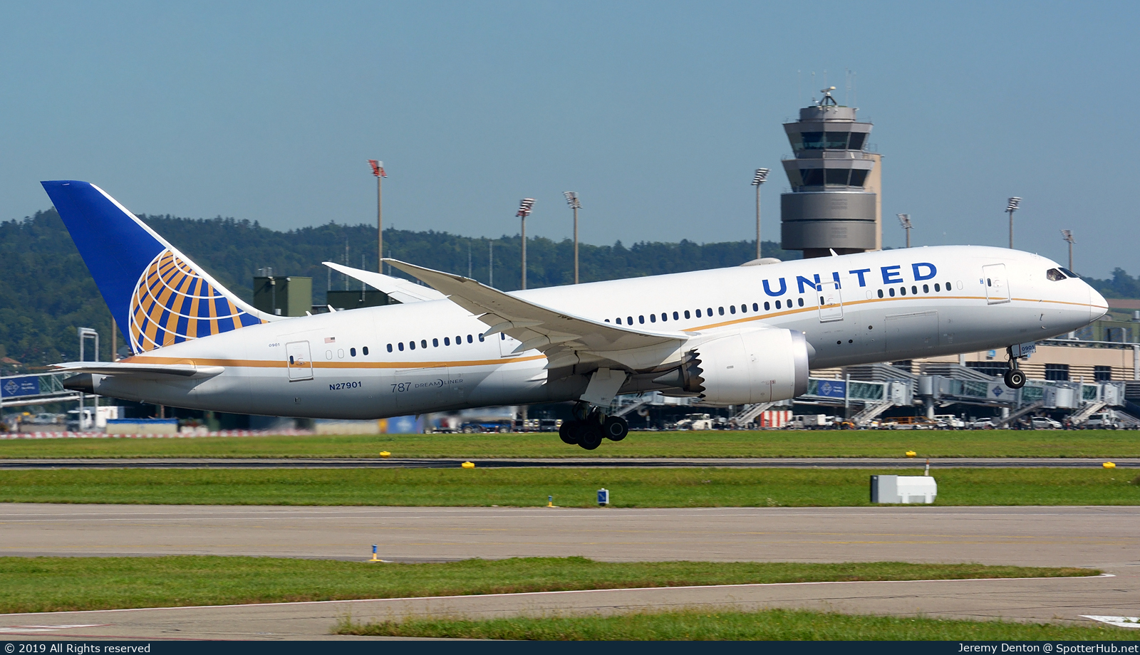 Photo of N27901 - Boeing 787-8 Dreamliner operated by United Airlines