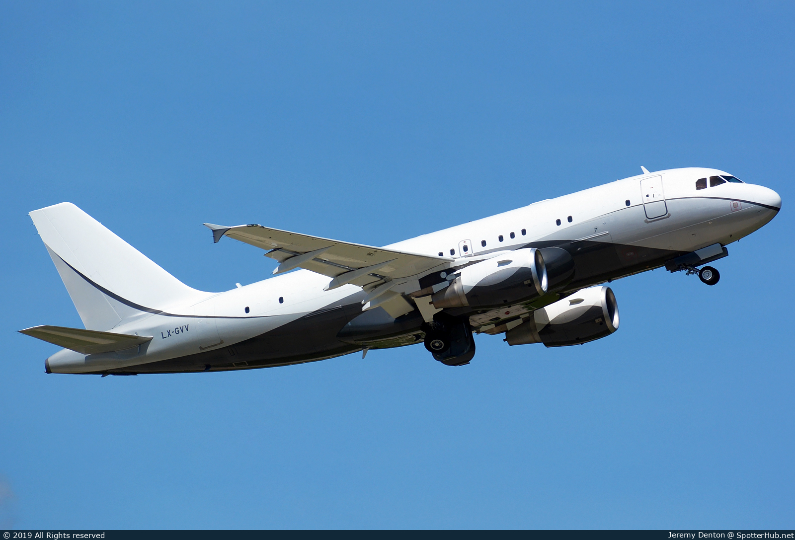 Photo of LX-GVV - Airbus A319-115(CJ) operated by Global Jet Luxembourg