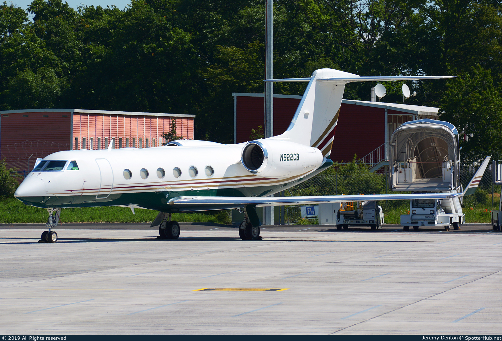 Photo of N922CB - Gulfstream GIV-X (G450) operated by Private