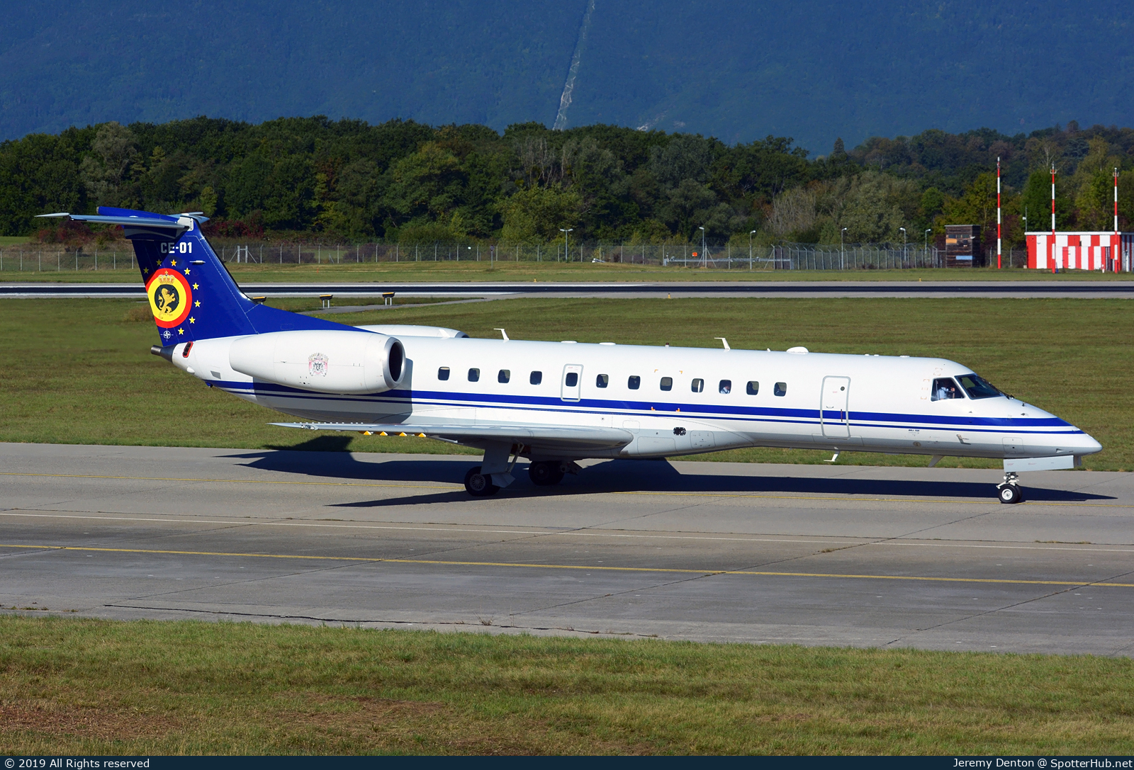 Photo of CE-01 - Embraer ERJ-135LR operated by Belgian Air Force