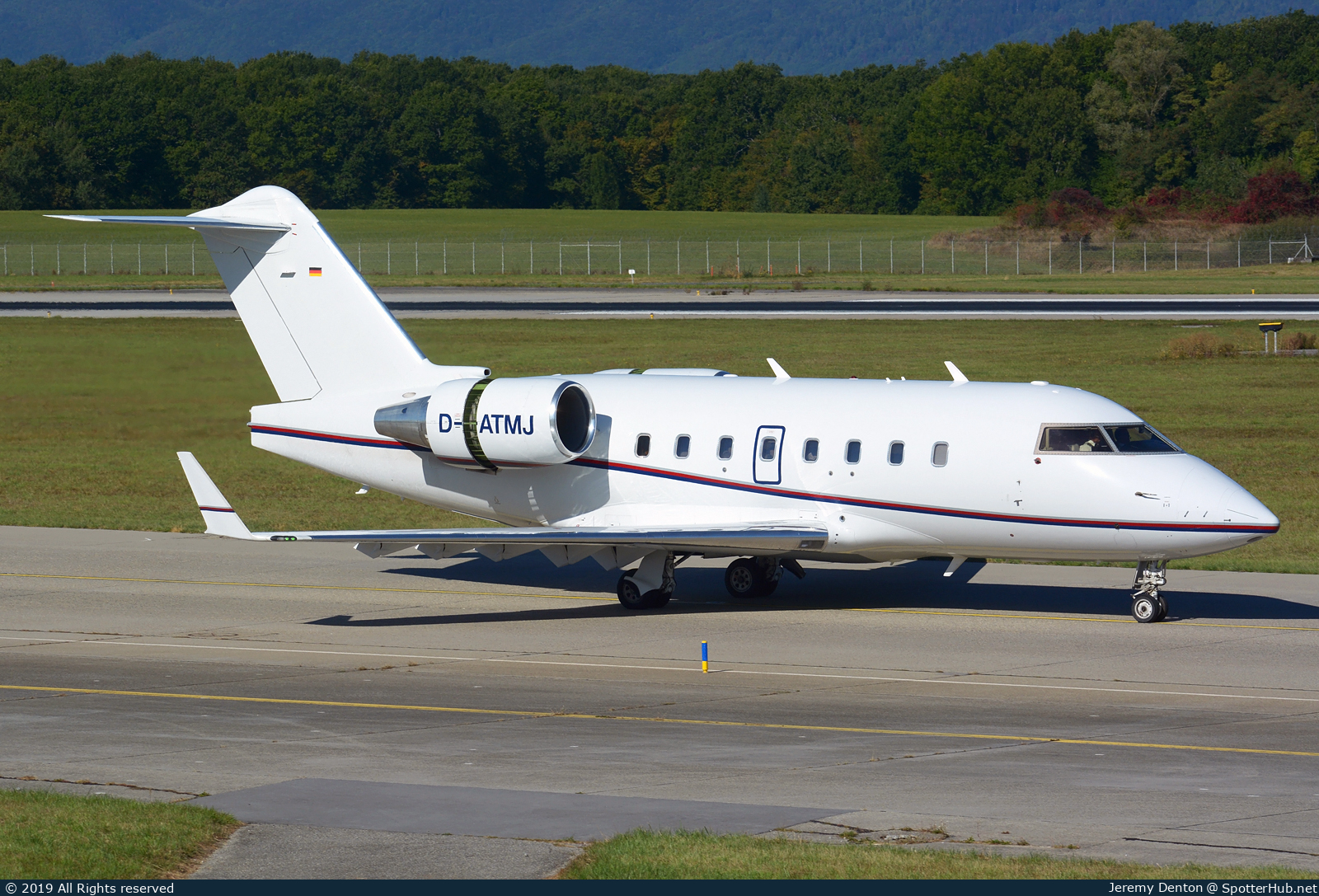 Photo of D-ATMJ - Bombardier Challenger 604 operated by Air Independence
