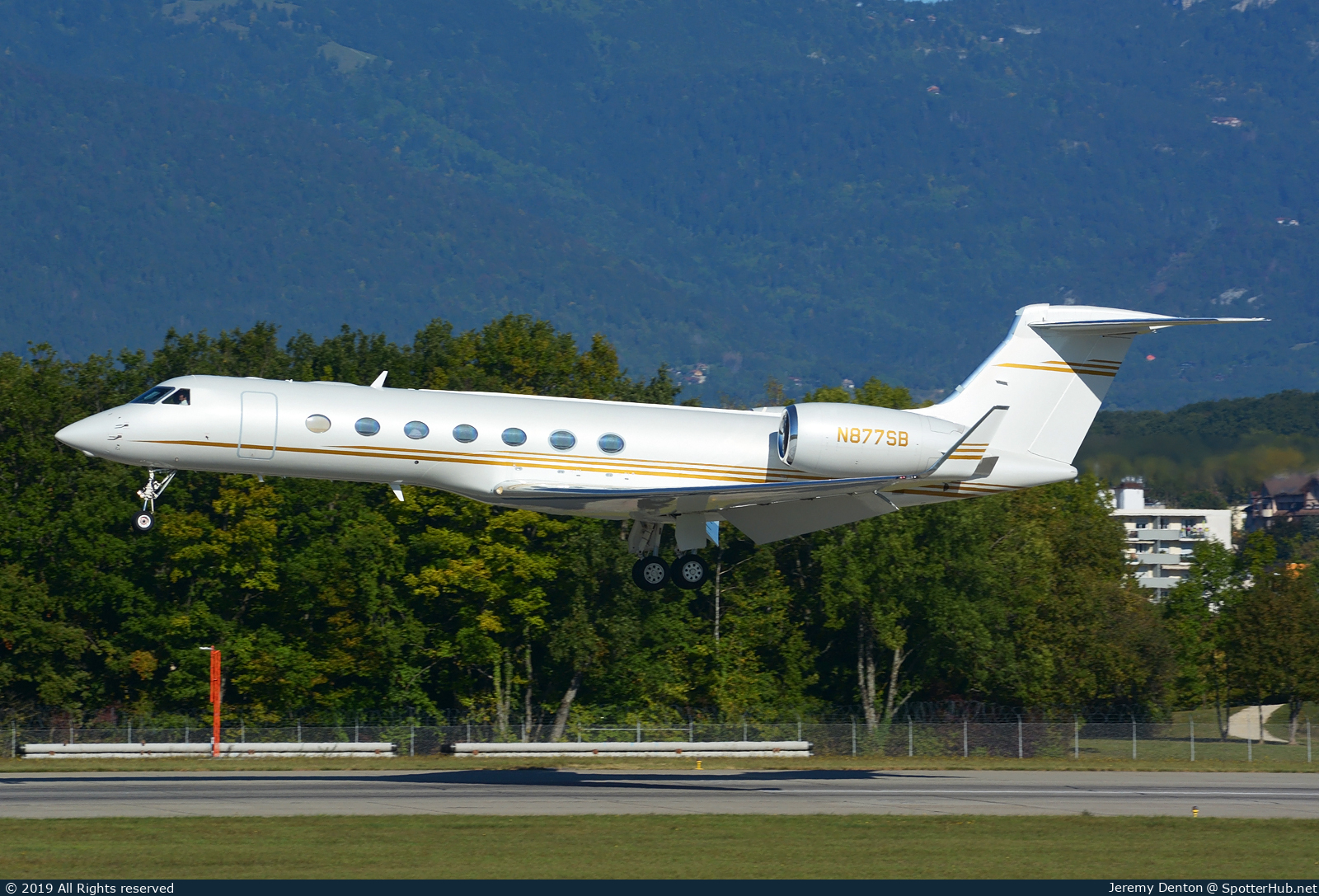 Photo of N877SB - Gulfstream GV-SP (G550) operated by Private