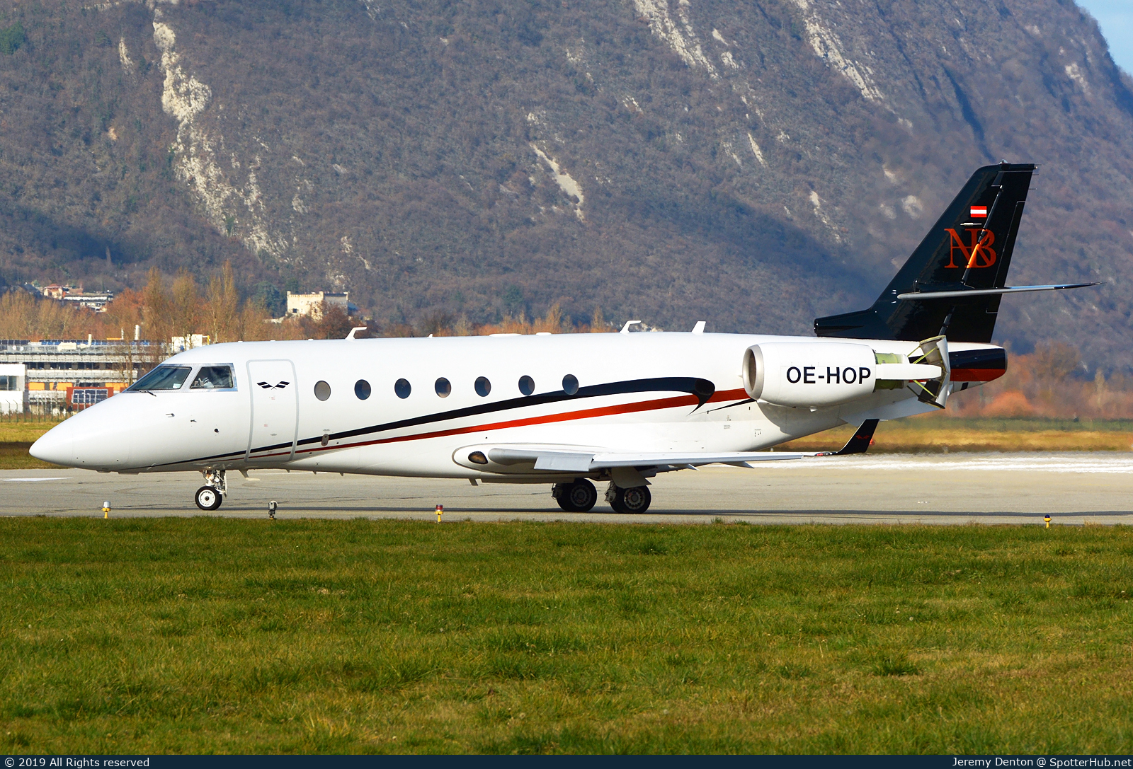 Photo of OE-HOP - Gulfstream G200 operated by Avcon Jet