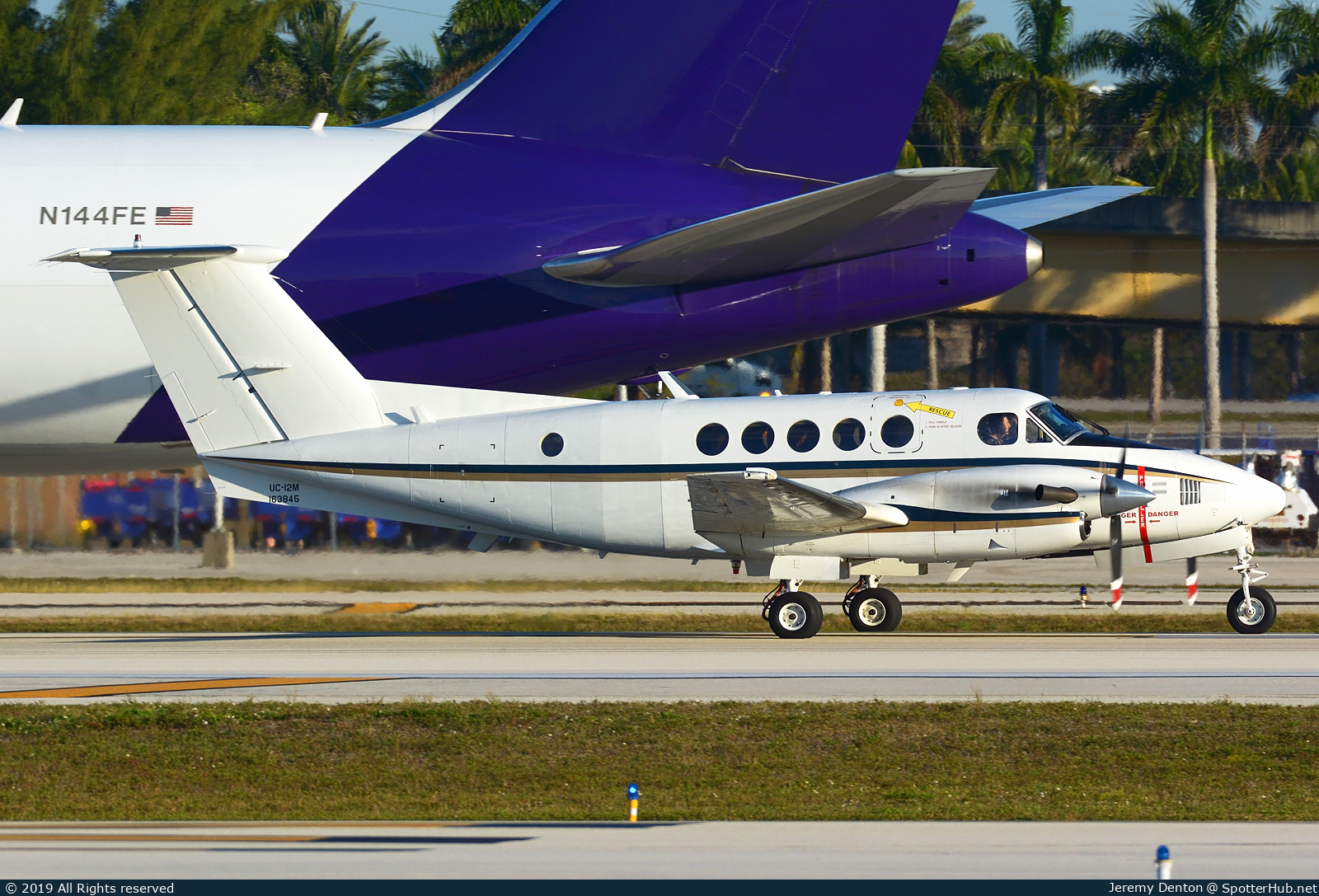 Photo of 163845 - Beechcraft C-12M Huron operated by US Navy
