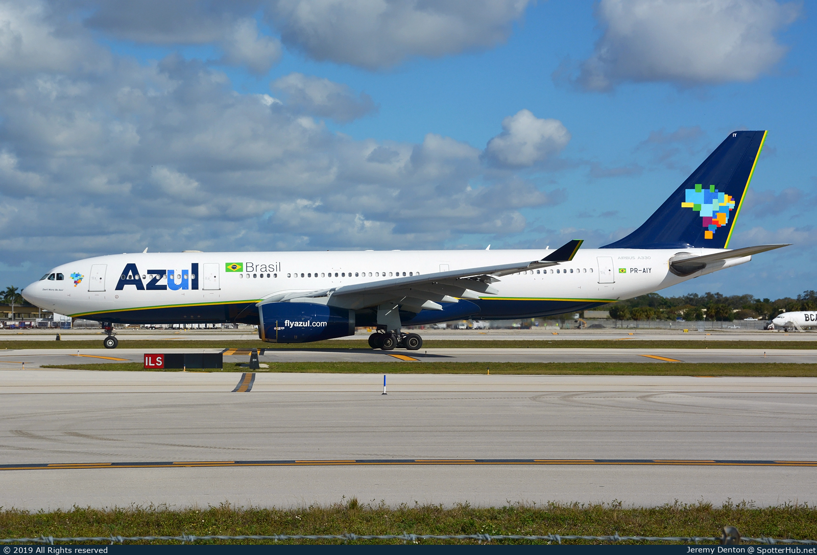 Photo of PR-AIY - Airbus A330-243 operated by Azul