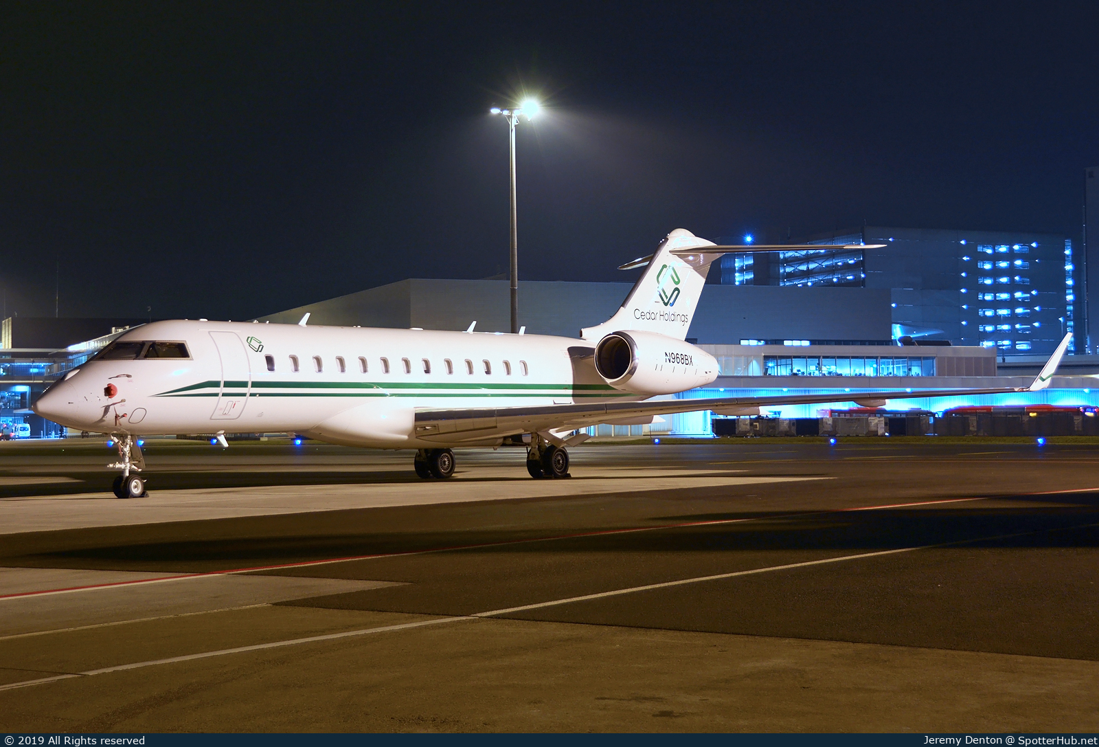 Photo of N968BX - Bombardier Global 6000 operated by Cedar Holdings