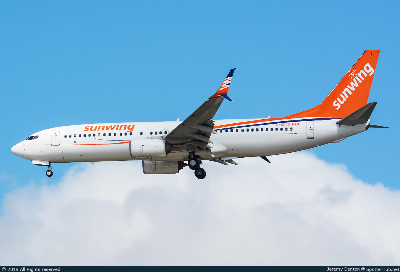 Photo of C-GKVU - Boeing 737-86N operated by Sunwing Airlines