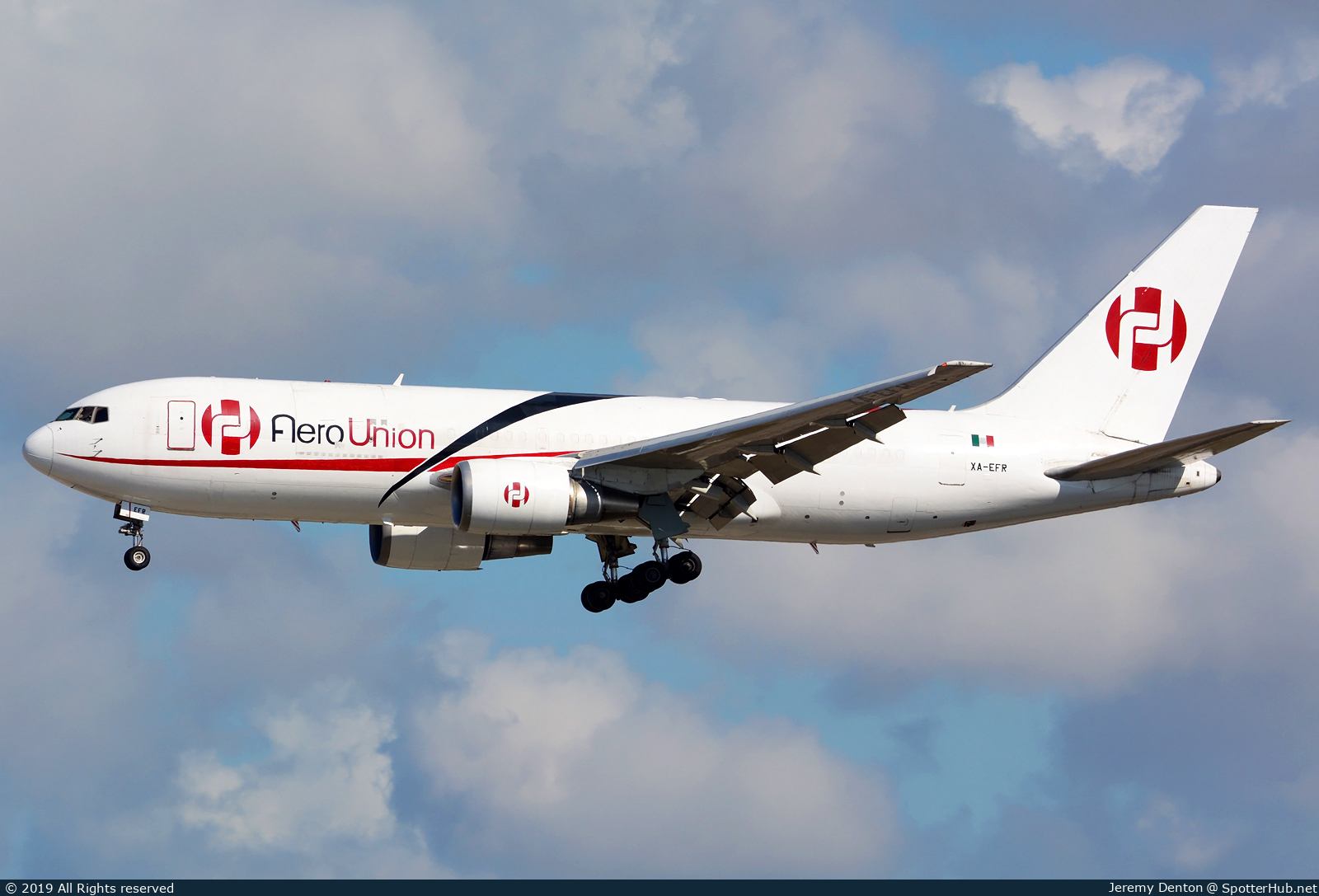 Photo of XA-EFR - Boeing 767-241(ER)(BDSF) operated by AeroUnion