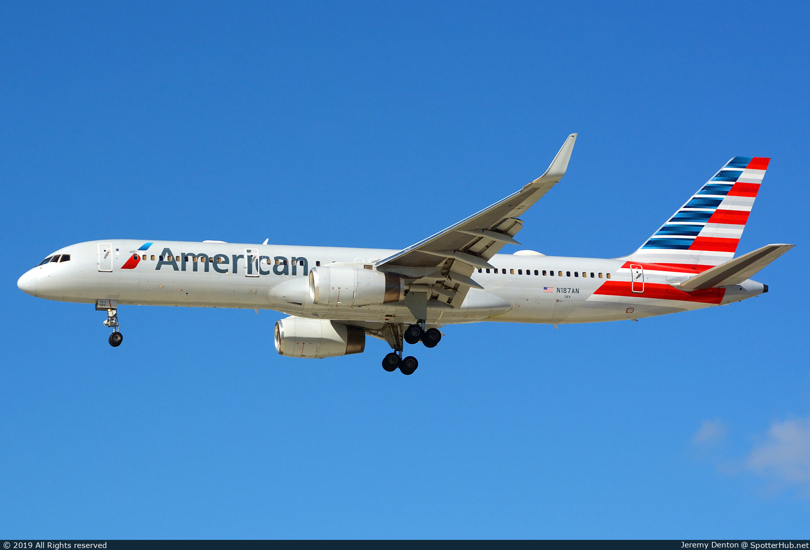 Photo of N187AN - Boeing 757-223 operated by American Airlines