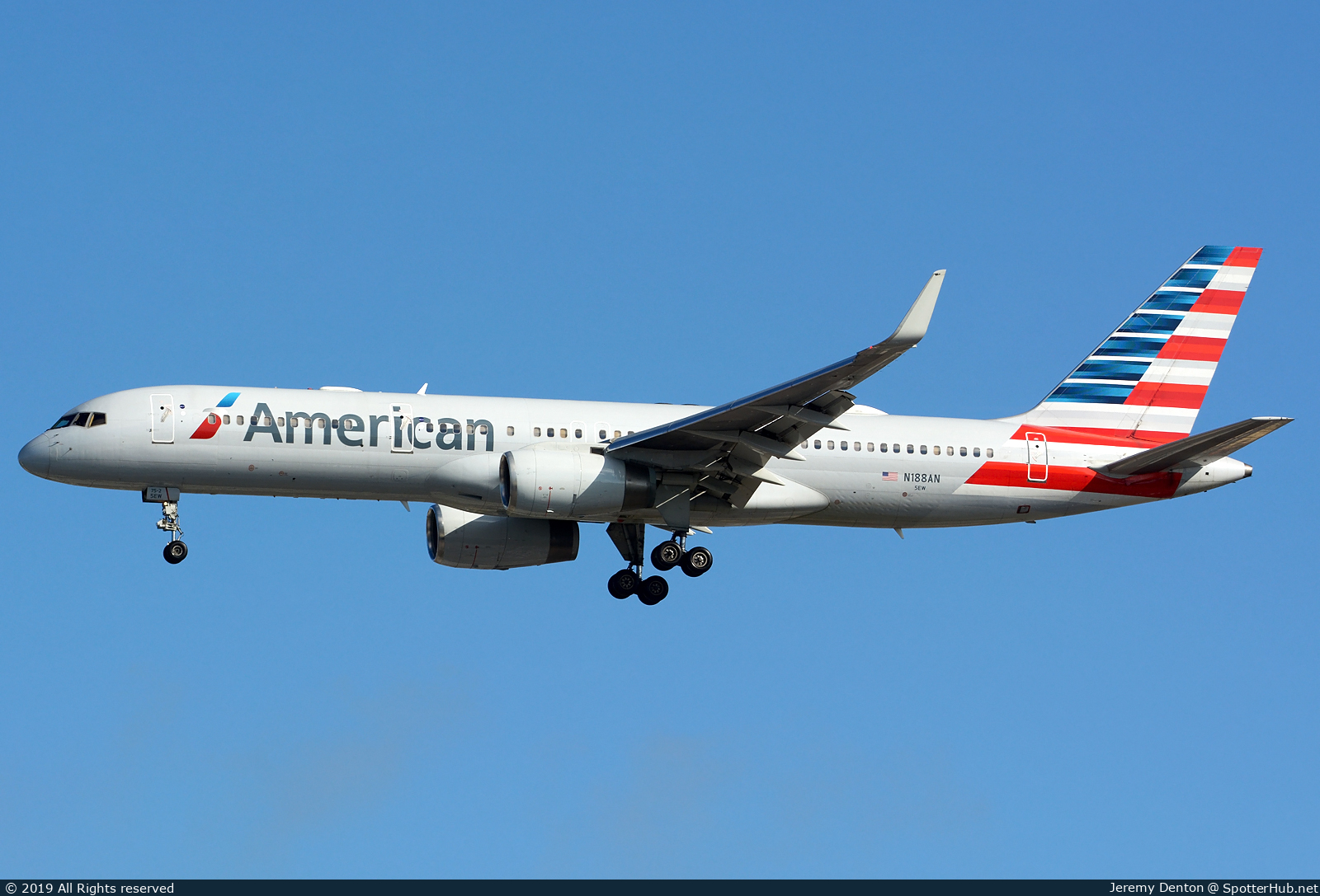 Photo of N188AN - Boeing 757-223 operated by American Airlines