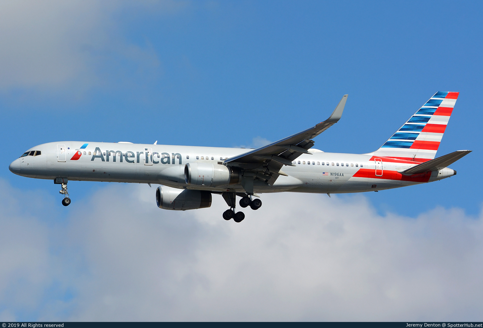 Photo of N196AA - Boeing 757-223 operated by American Airlines