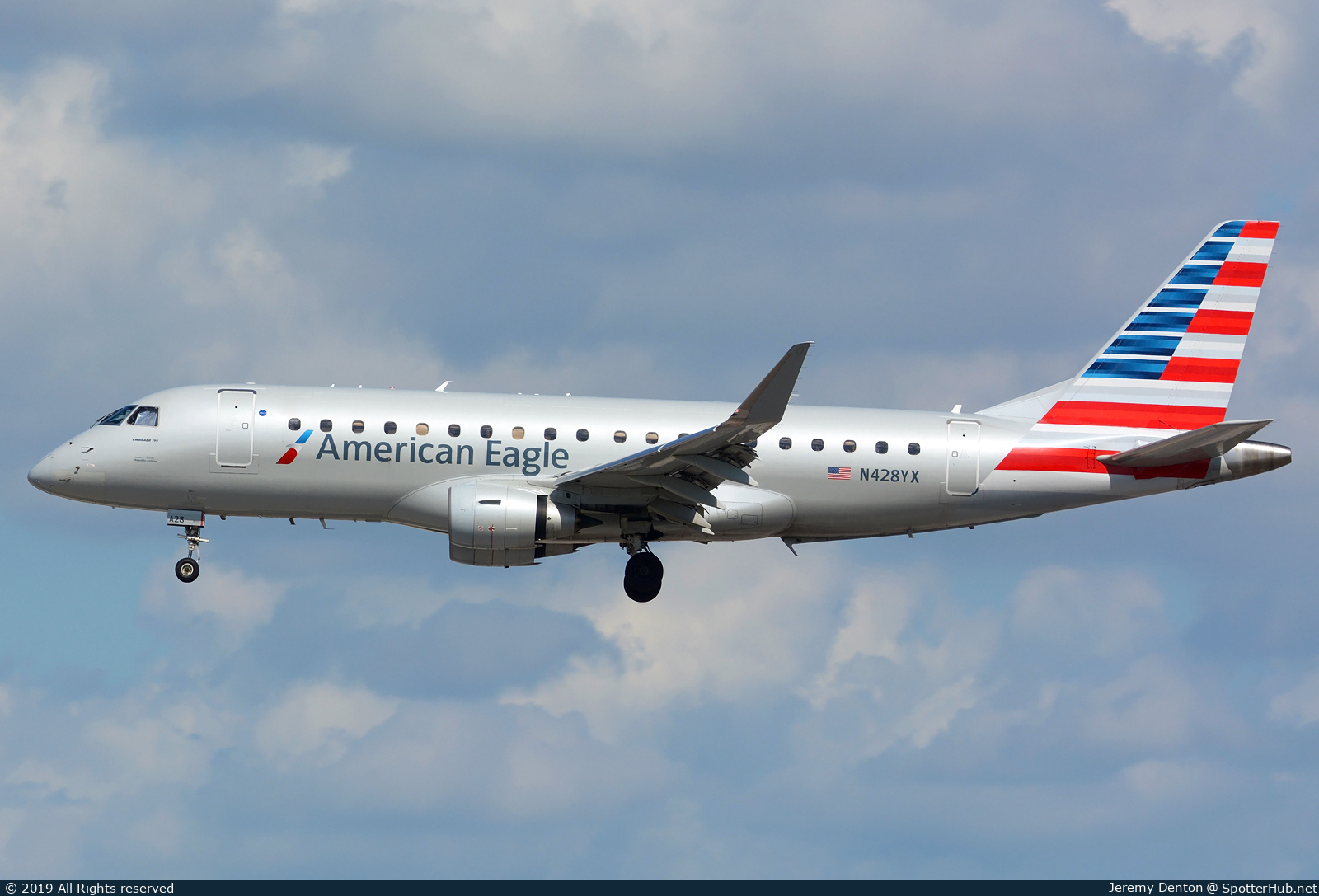 Photo of N428YX - Embraer ERJ-175LR operated by American Eagle (opb Republic Airways)