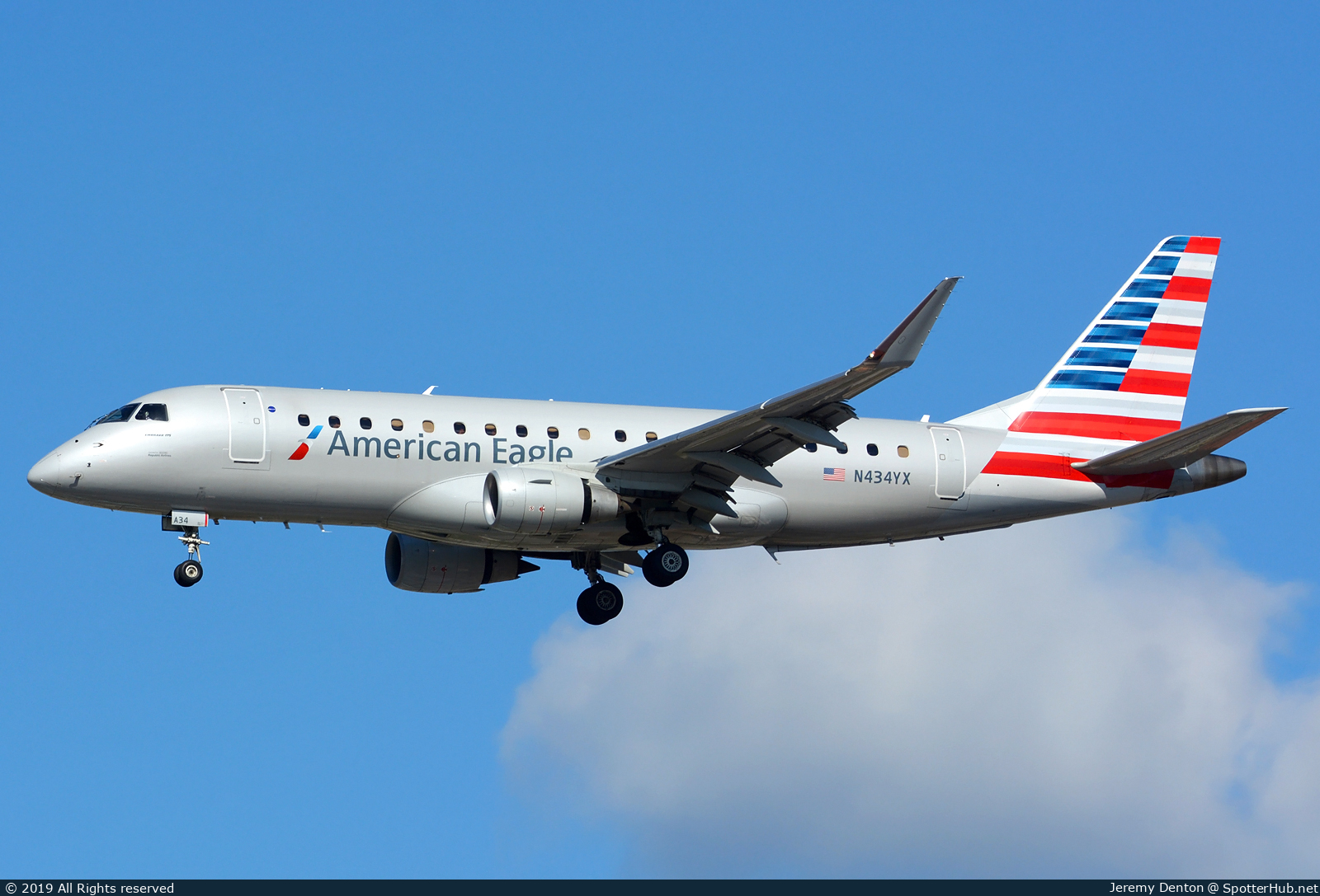 Photo of N434YX - Embraer ERJ-175LR operated by American Eagle (opb Republic Airways)