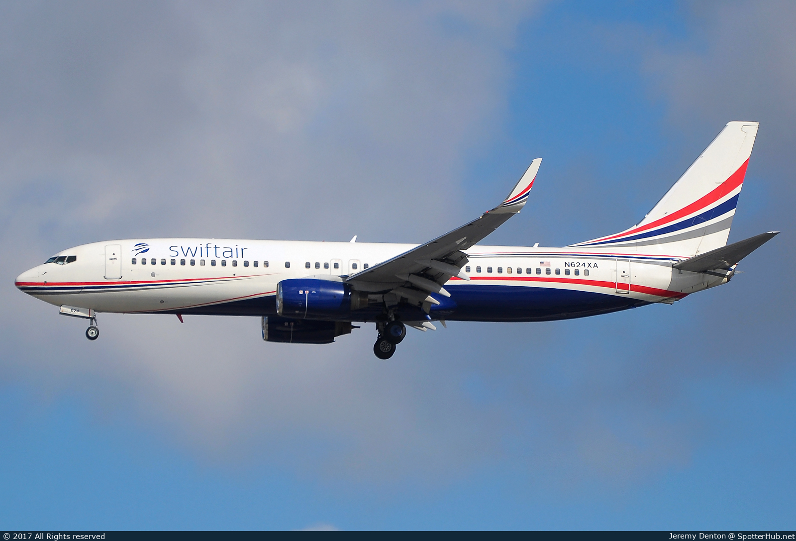 Photo of N624XA - Boeing 737-86J operated by Swift Air