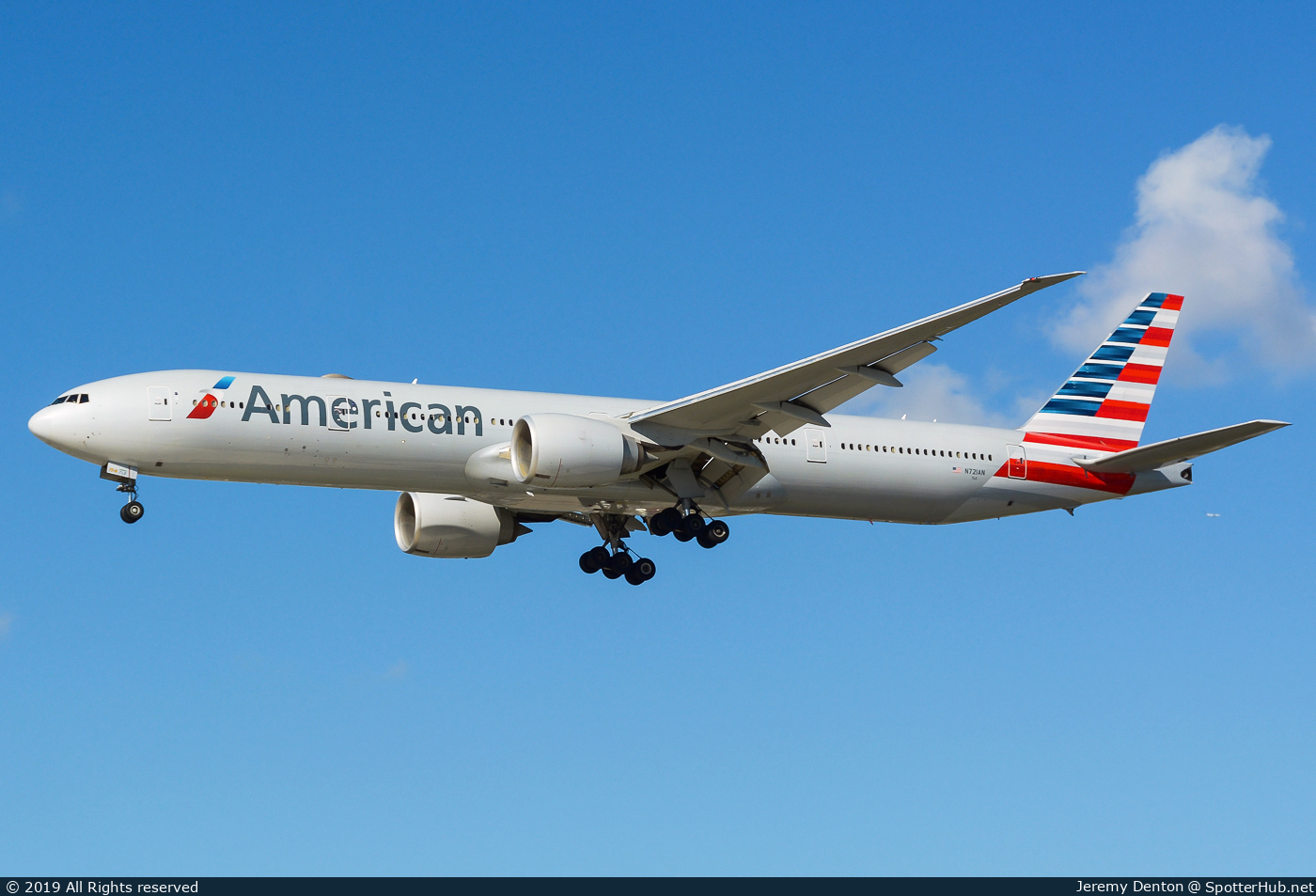 Photo of N721AN - Boeing 777-323(ER) operated by American Airlines