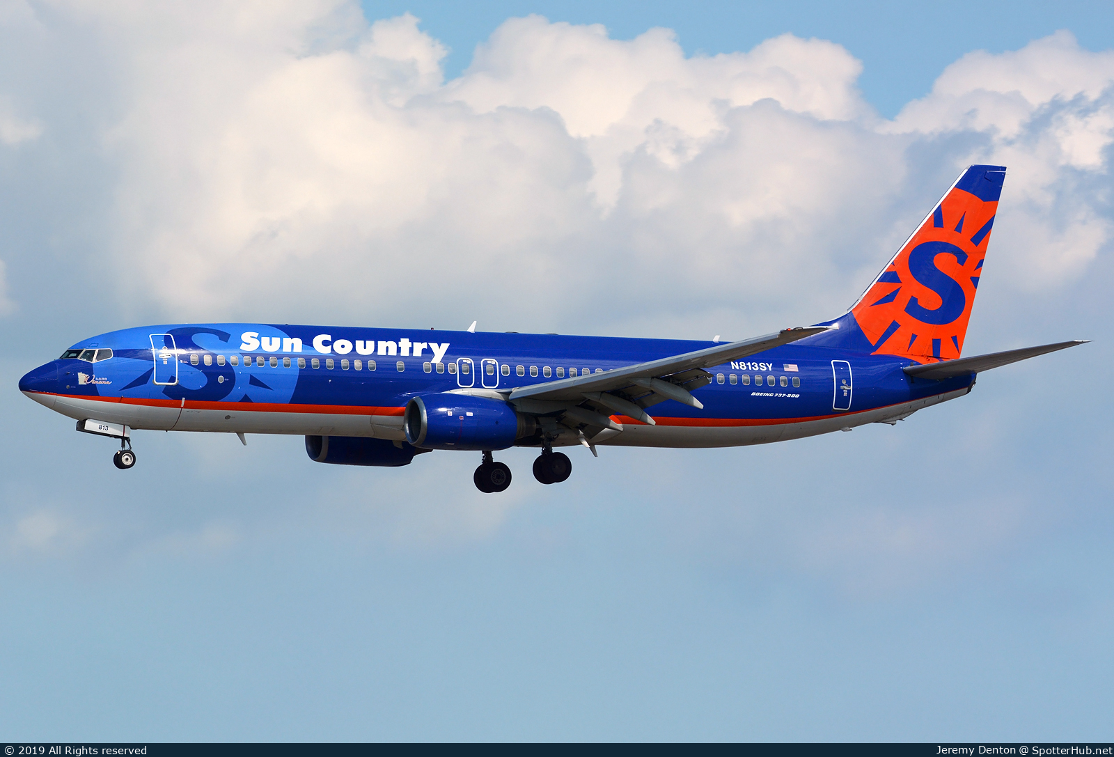 Photo of N813SY - Boeing 737-8Q8 operated by Sun Country Airlines