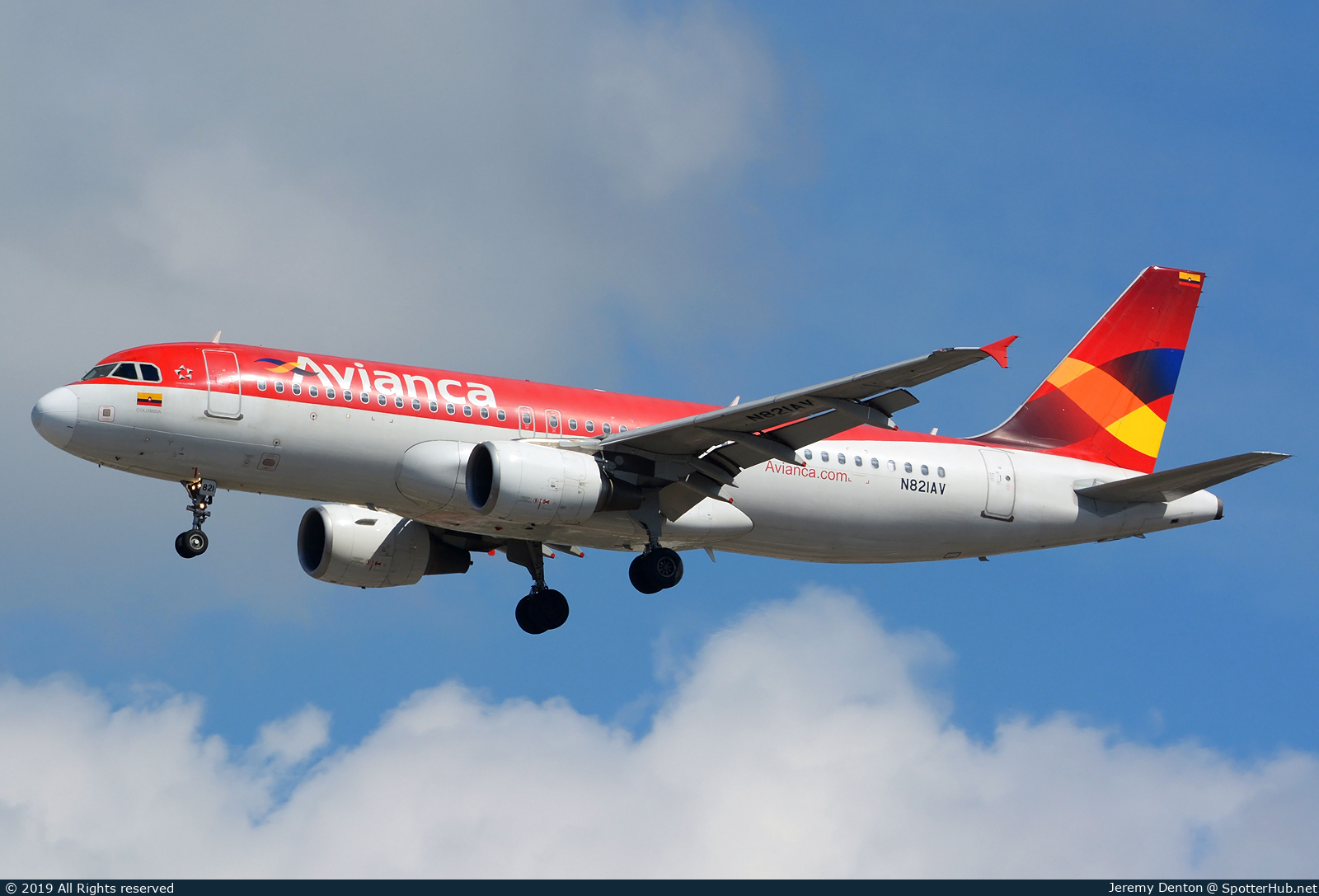 Photo of N821AV - Airbus A320-214 operated by Avianca