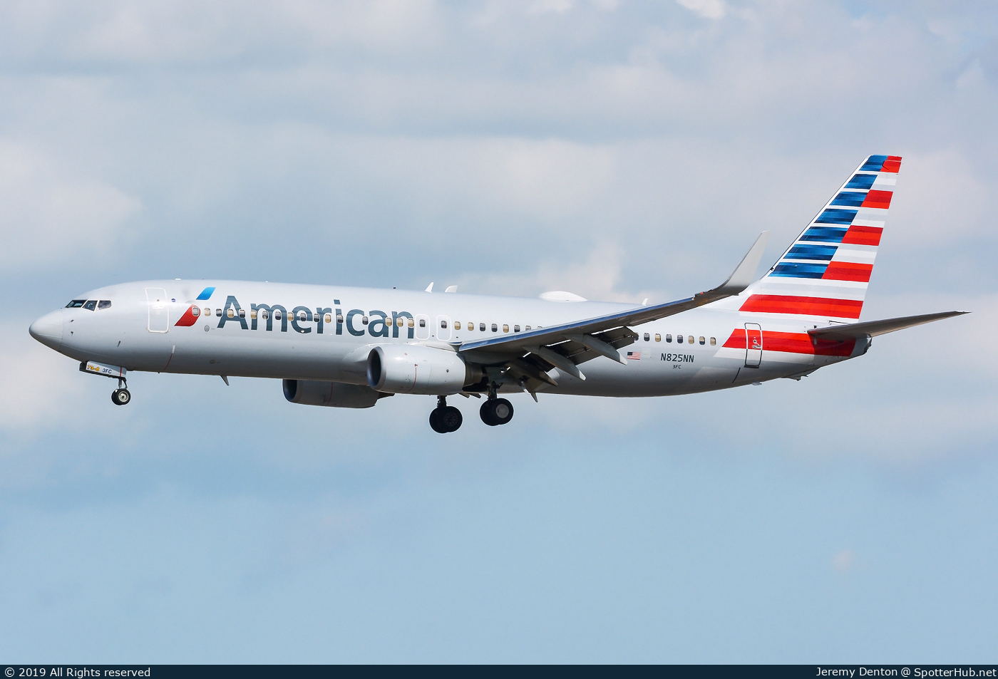 Photo of N825NN - Boeing 737-823 operated by American Airlines