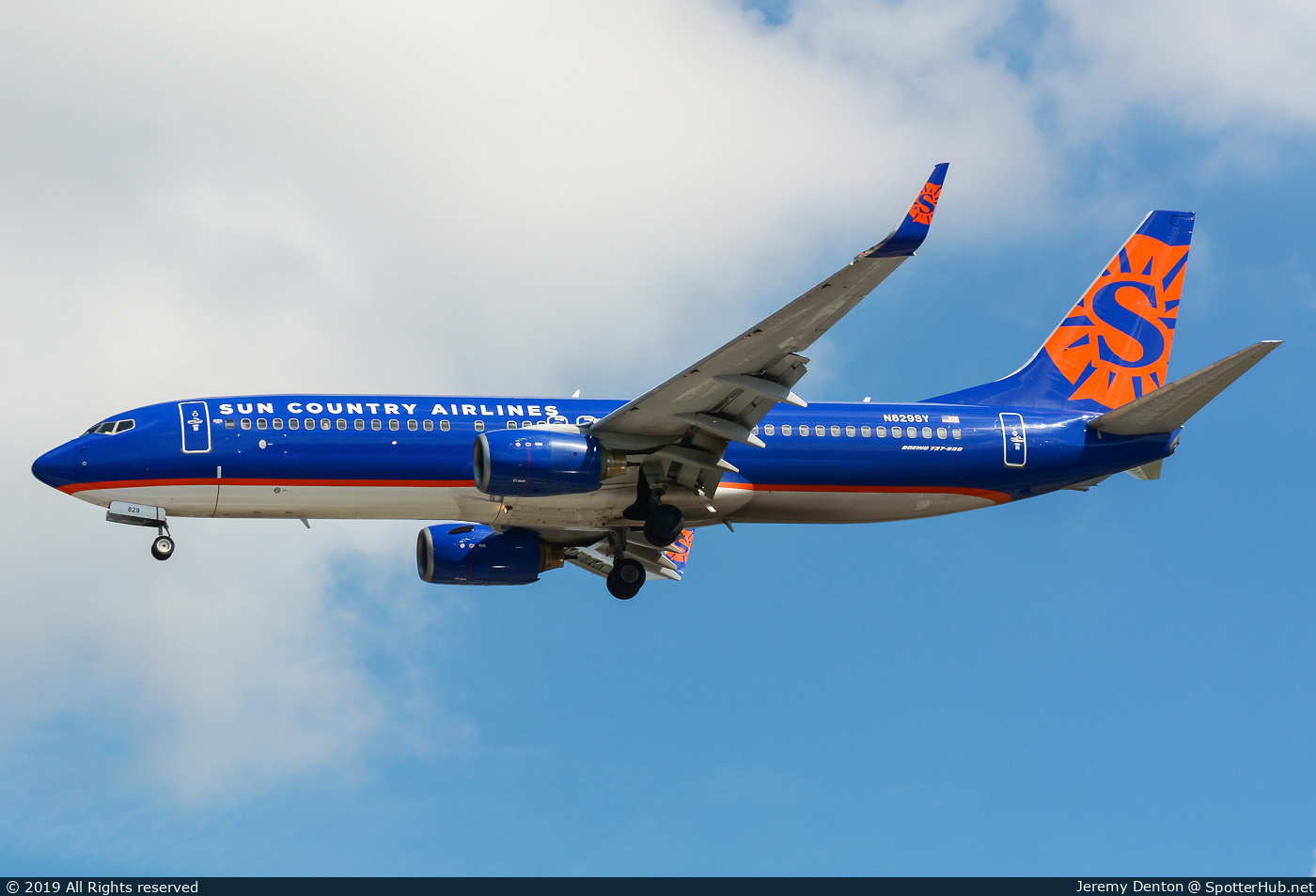 Photo of N829SY - Boeing 737-8F2 operated by Sun Country Airlines