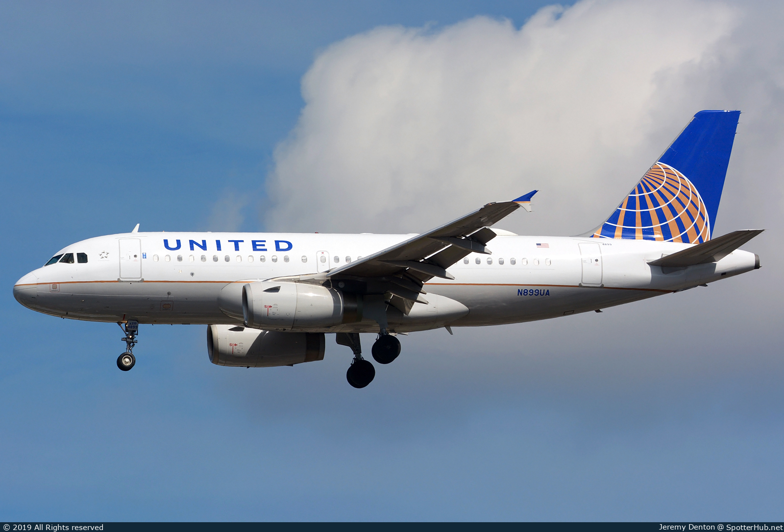 Photo of N899UA - Airbus A319-132 operated by United Airlines
