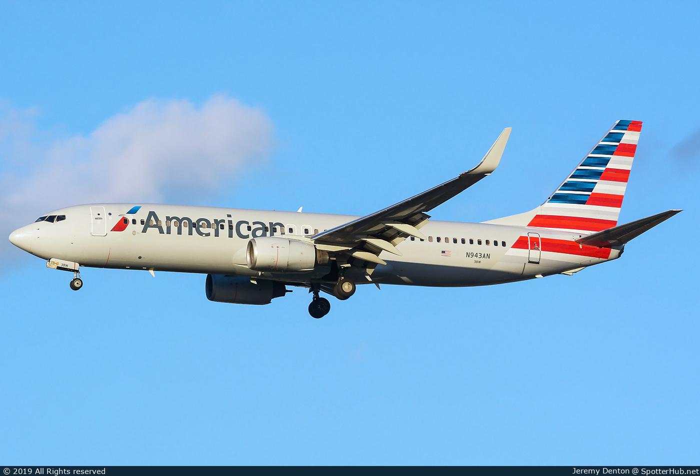 Photo of N943AN - Boeing 737-823 operated by American Airlines