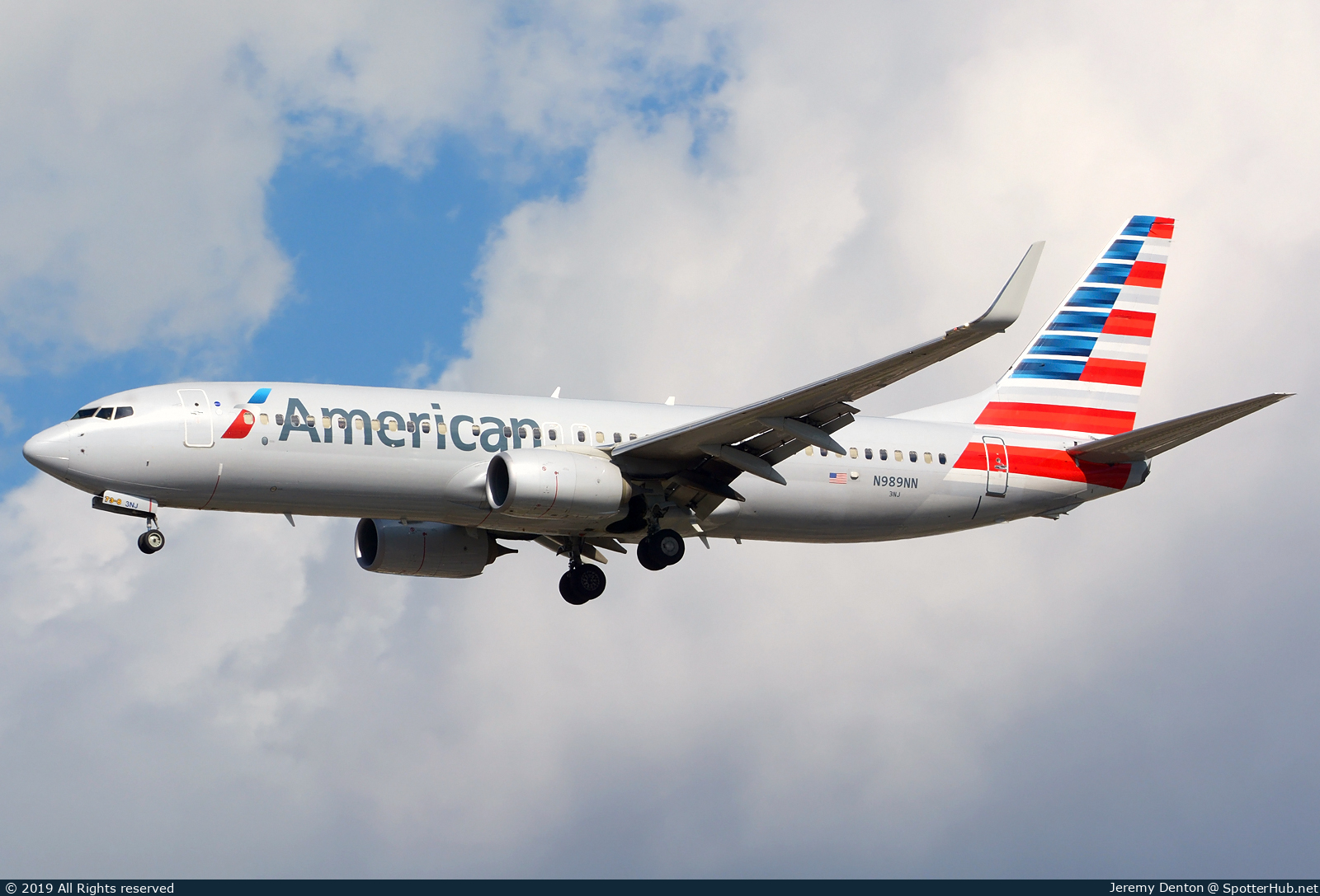 Photo of N989NN - Boeing 737-823 operated by American Airlines