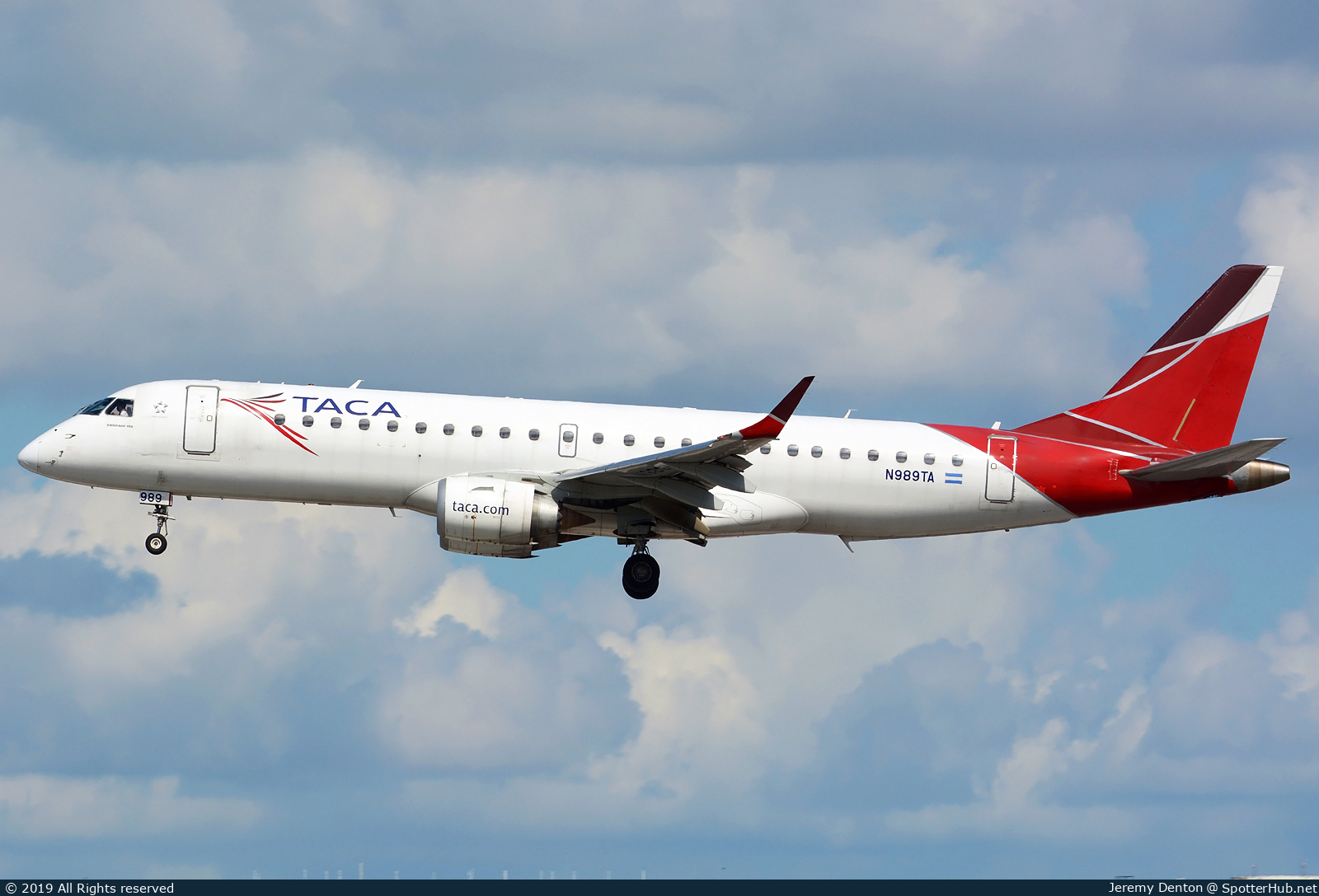 Photo of N989TA - Embraer ERJ-190AR operated by TACA International Airlines
