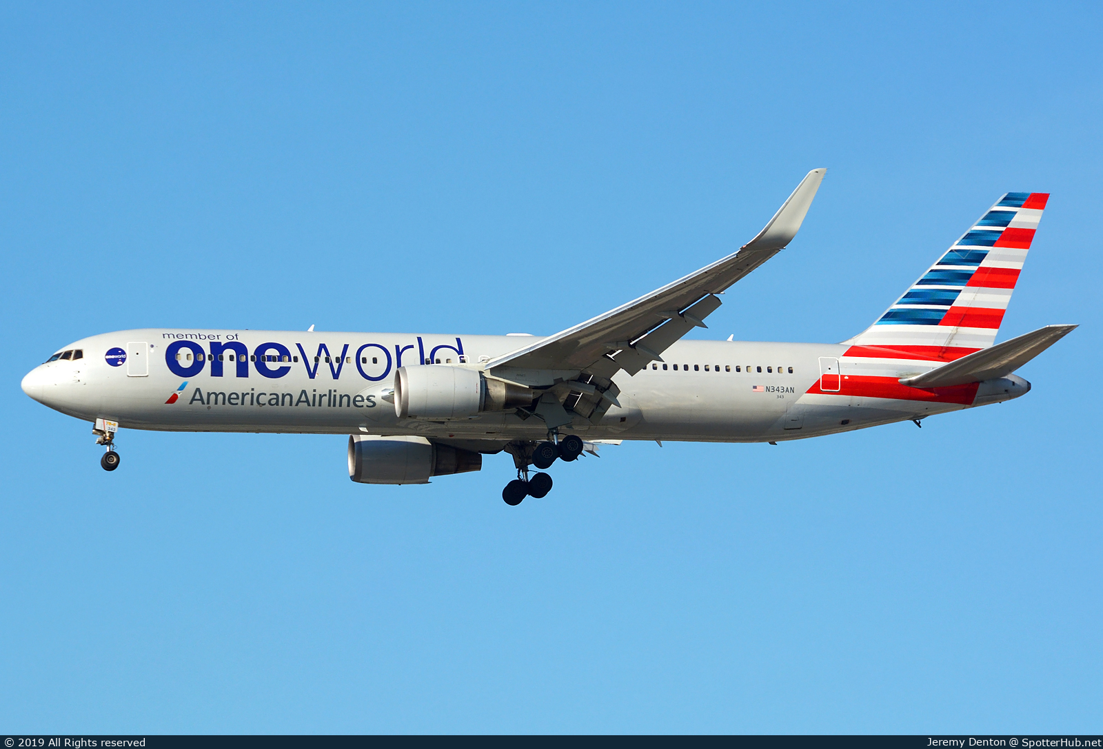 Photo of N343AN - Boeing 767-323(ER) operated by American Airlines