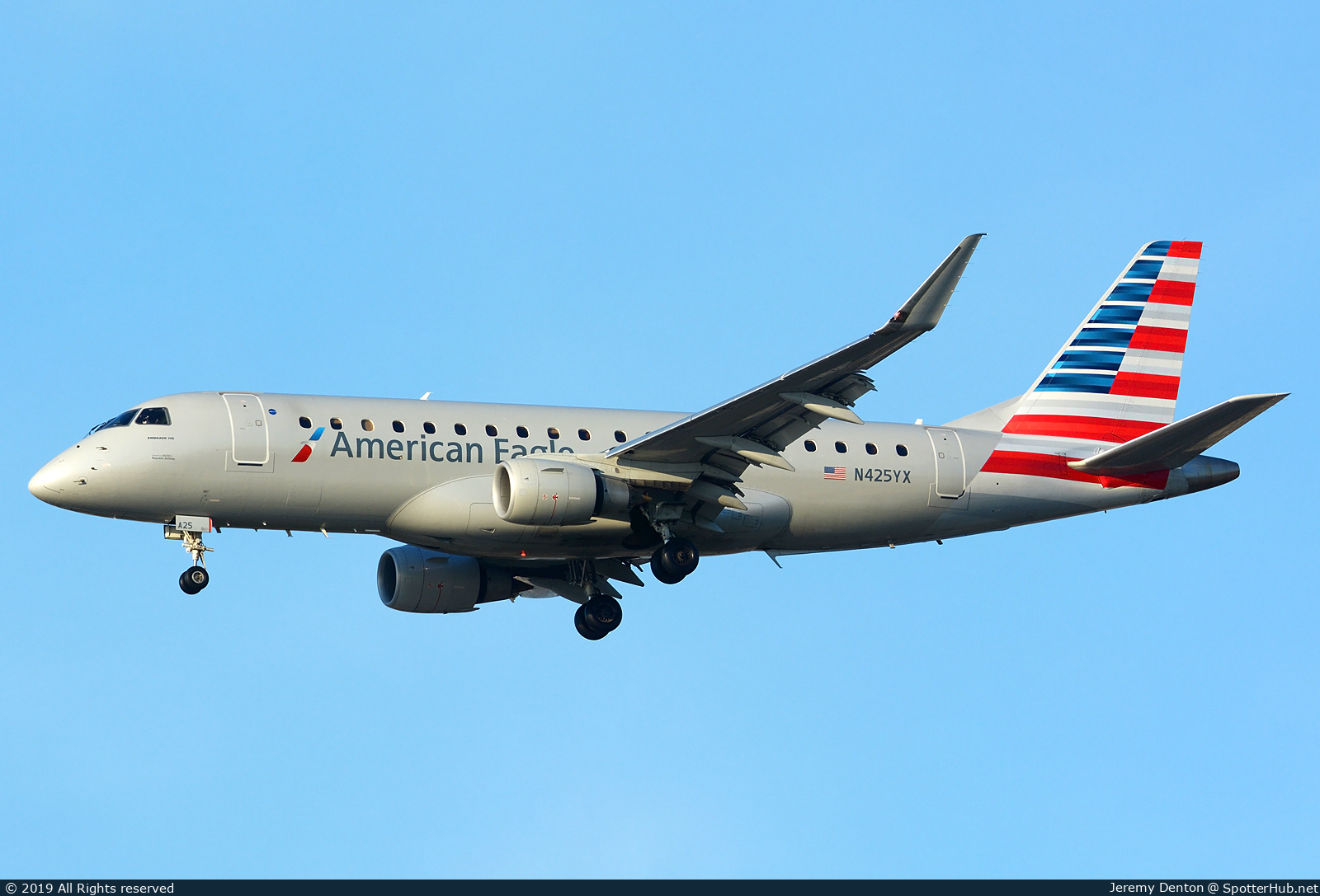 Photo of N425YX - Embraer ERJ-175LR operated by American Eagle (opb Republic Airways)