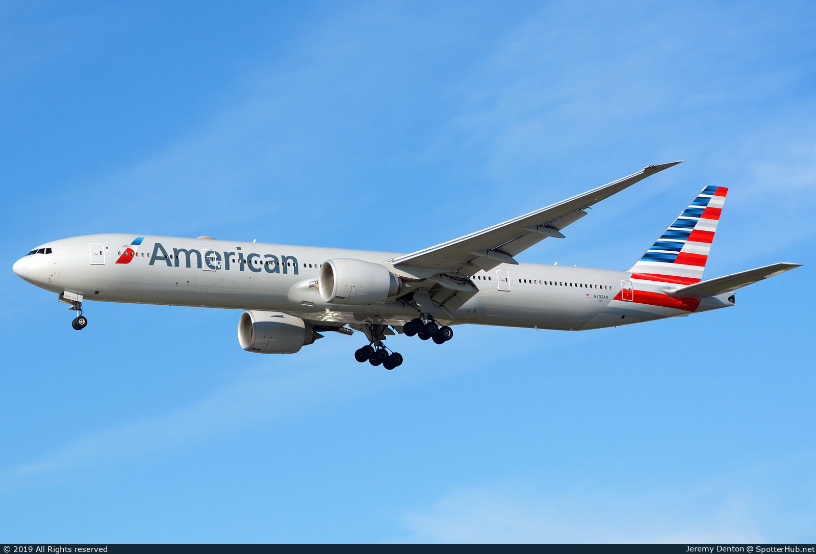 Photo of N732AN - Boeing 777-323(ER) operated by American Airlines