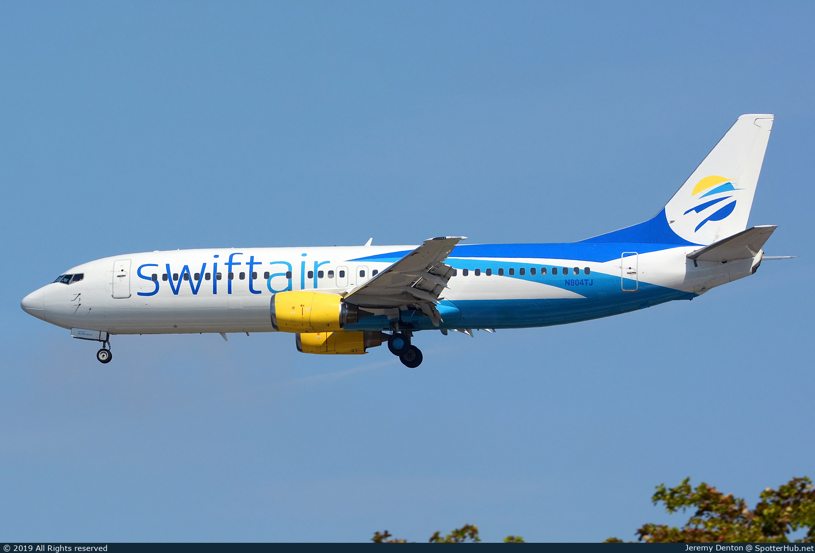 Photo of N804TJ - Boeing 737-401 operated by Swift Air