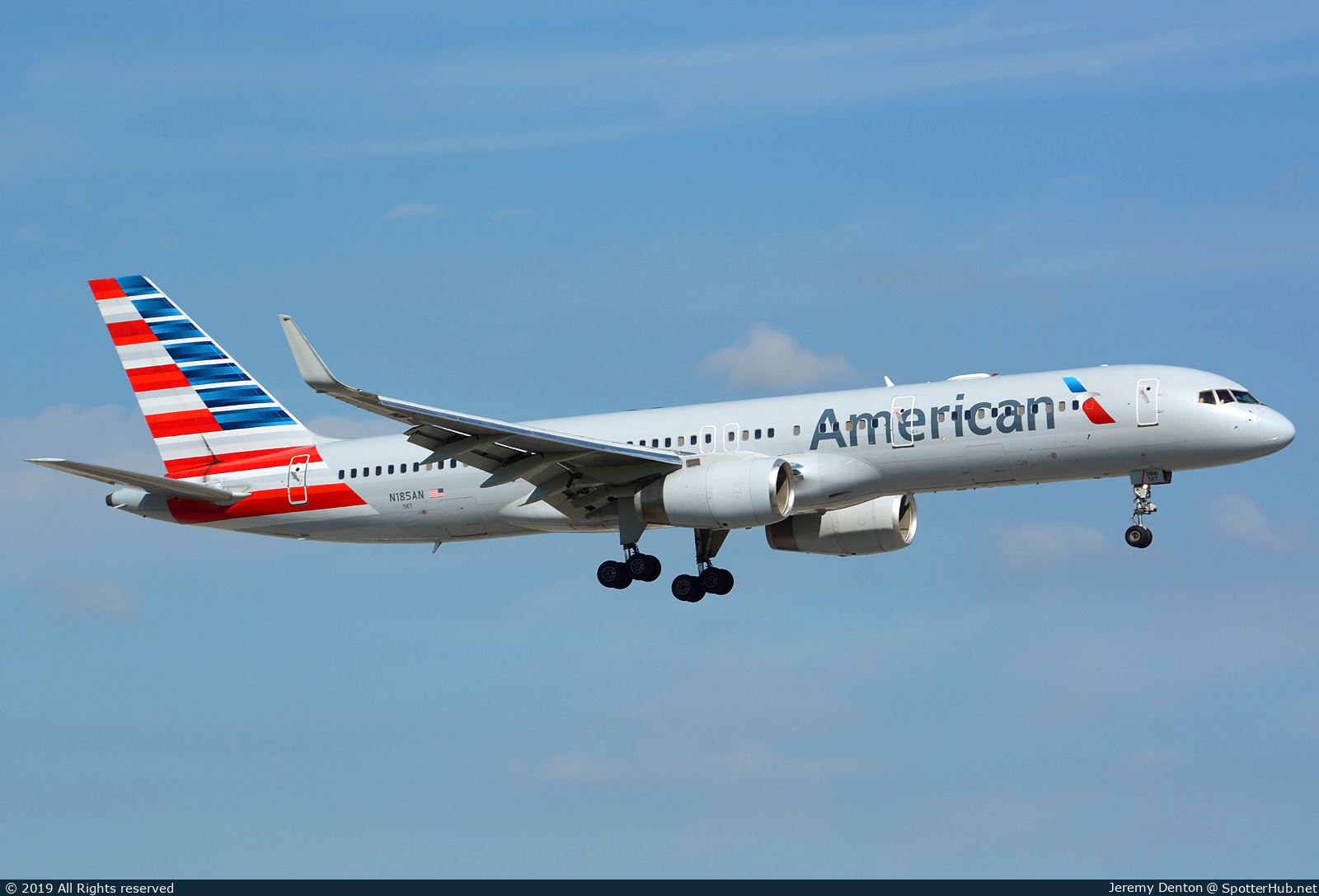Photo of N185AN - Boeing 757-223 operated by American Airlines