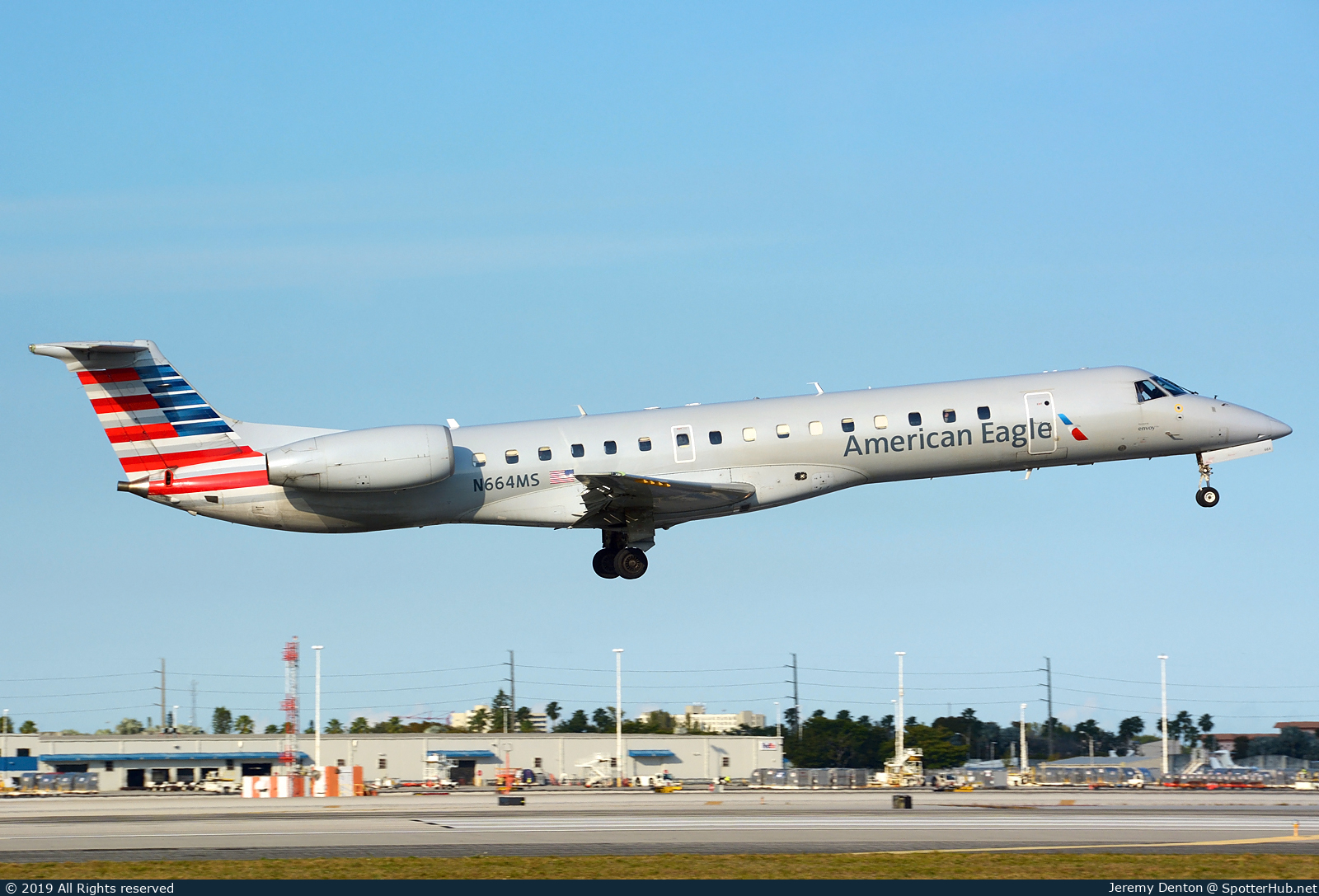 Photo of N664MS - Embraer ERJ-145LR operated by American Eagle (opb Envoy Air)