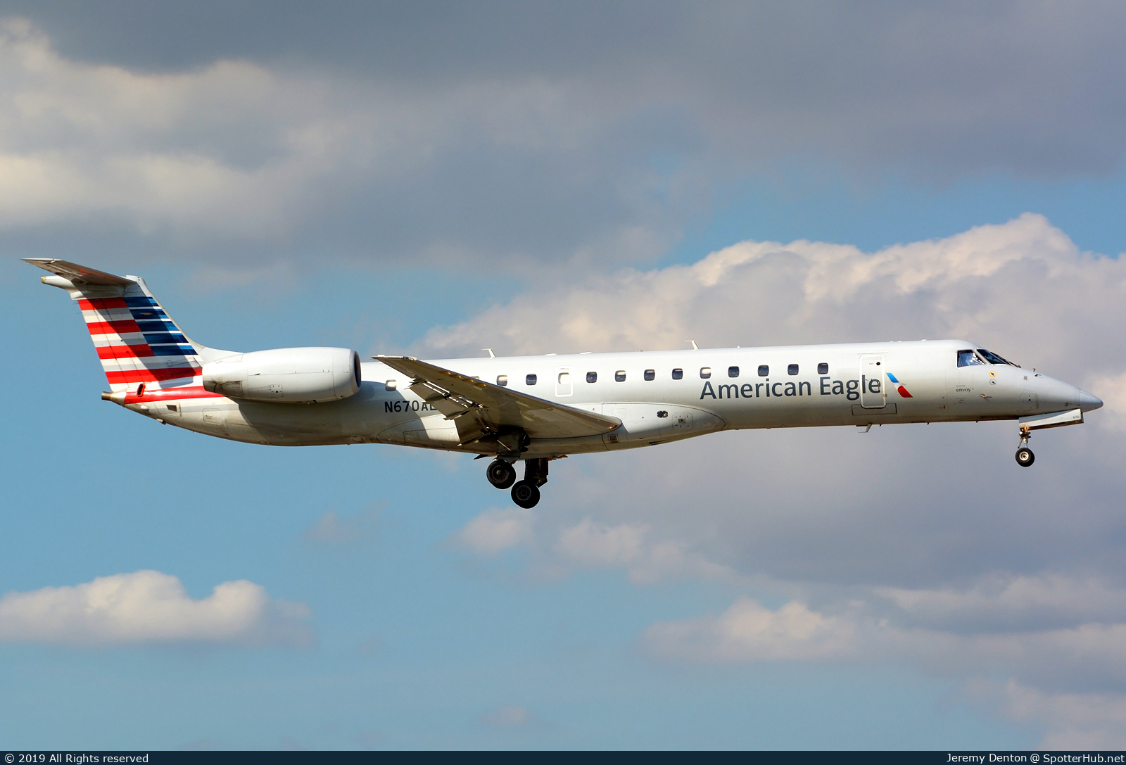 Photo of N670AE - Embraer ERJ-145LR operated by American Eagle (opb Envoy Air)