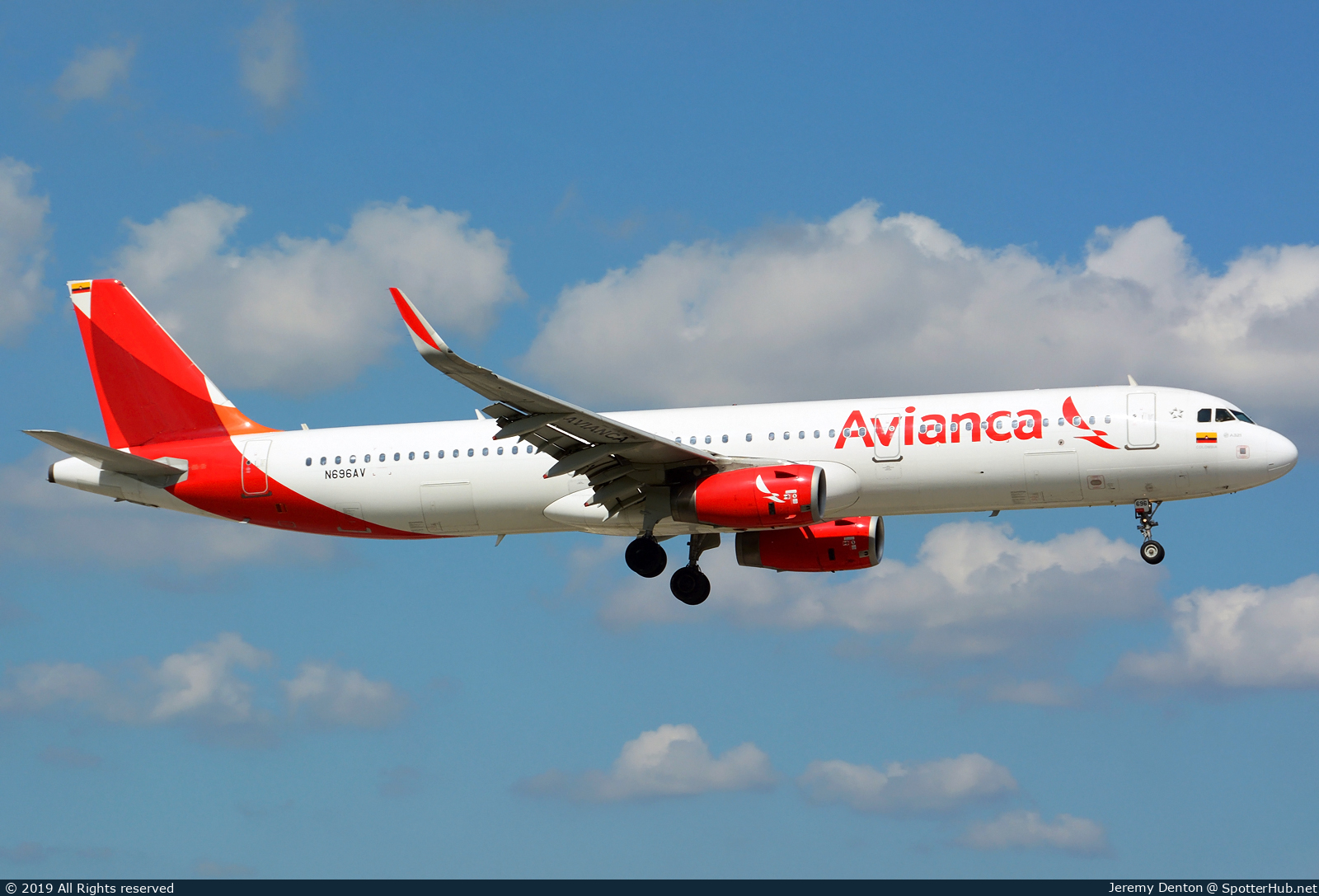 Photo of N696AV - Airbus A321-231 operated by Avianca