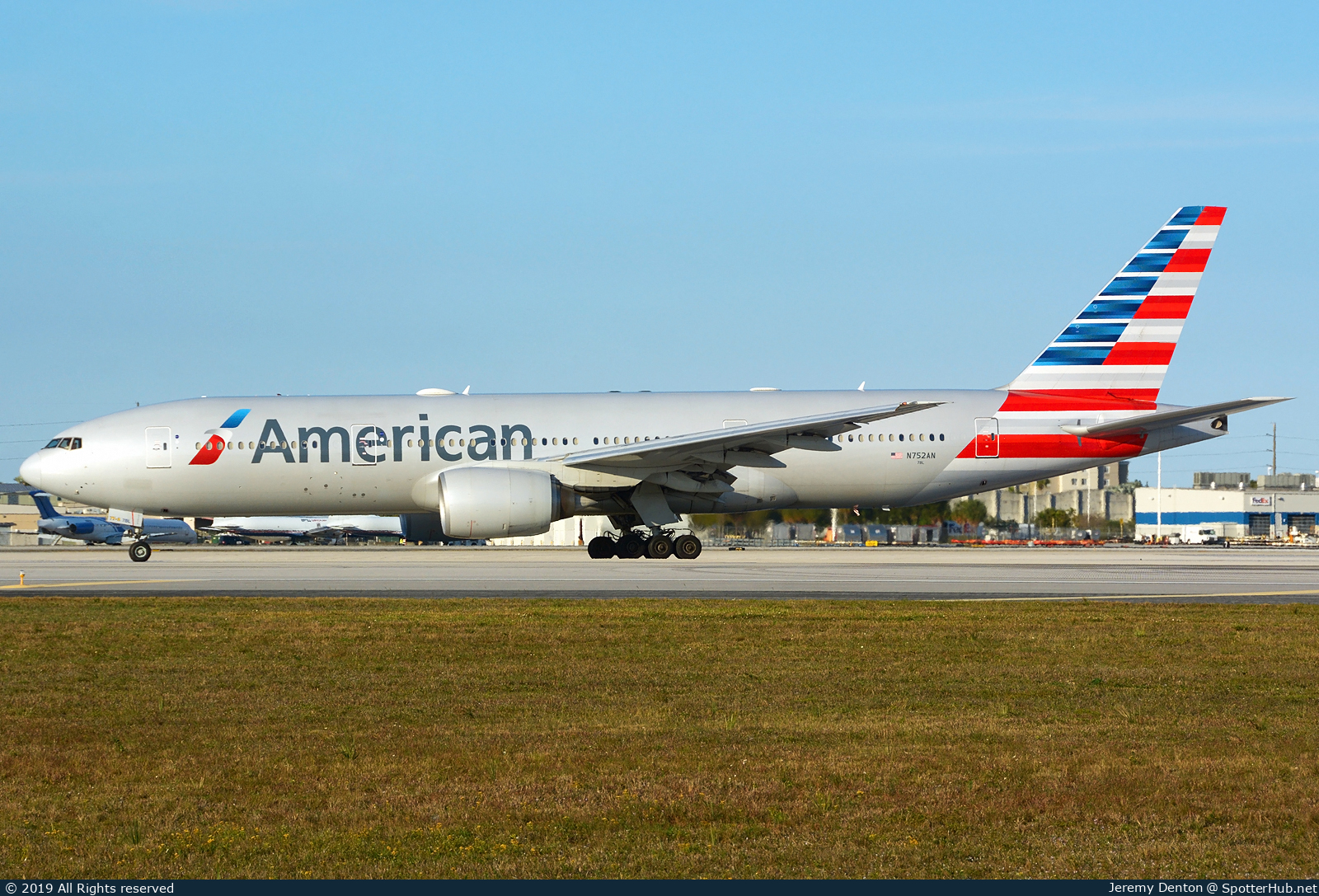 Photo of N752AN - Boeing 777-223(ER) operated by American Airlines