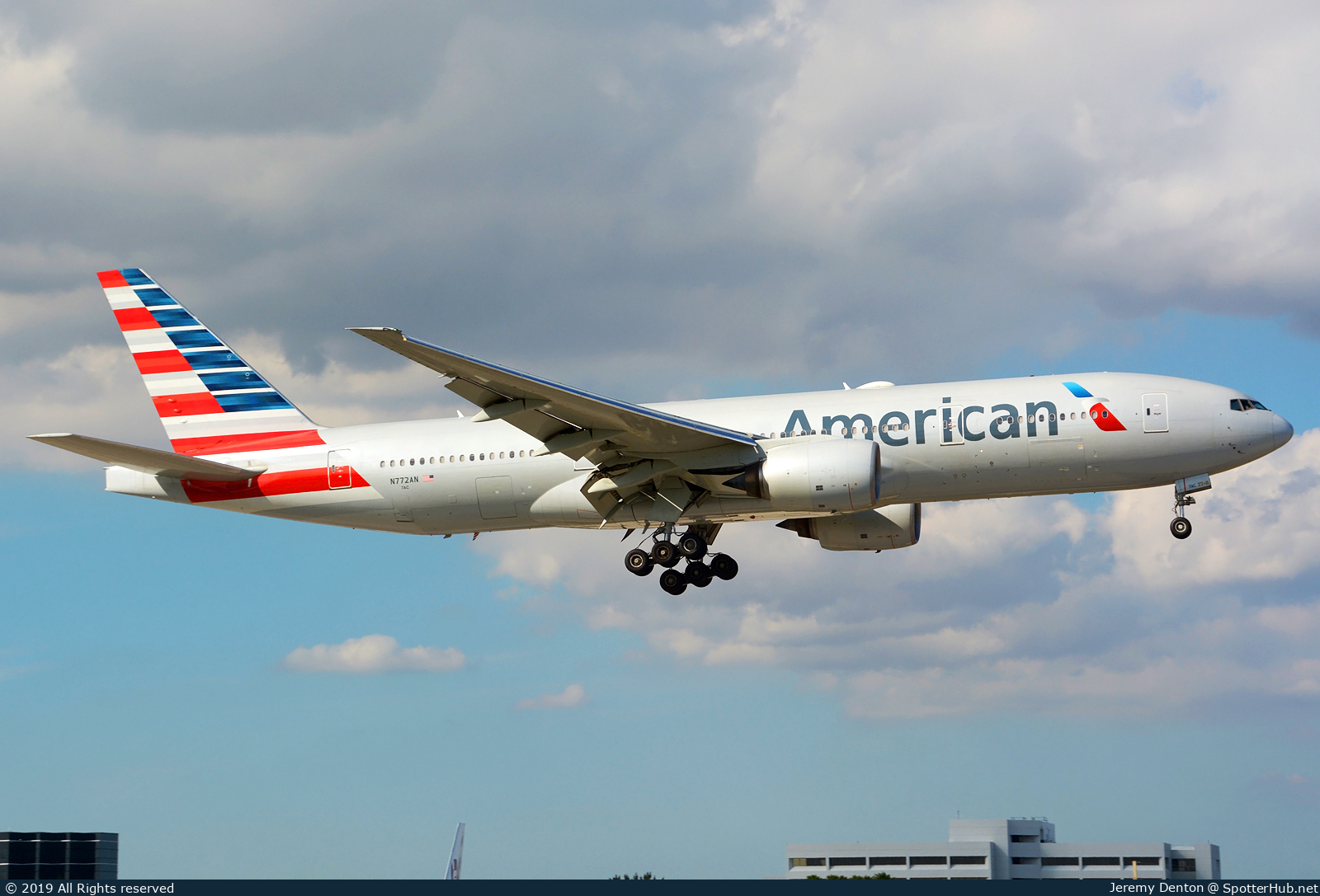 Photo of N772AN - Boeing 777-223(ER) operated by American Airlines