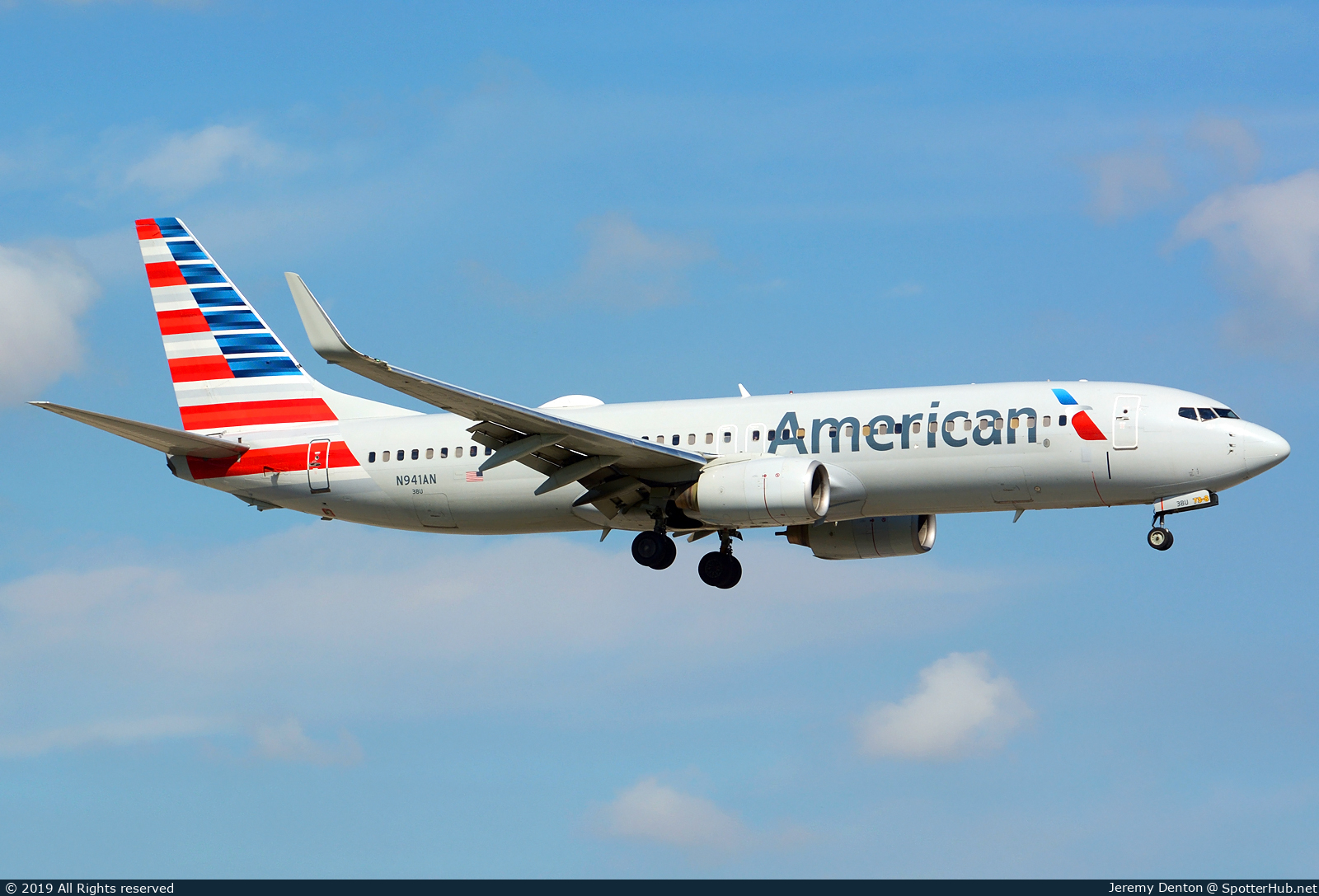 Photo of N941AN - Boeing 737-823 operated by American Airlines