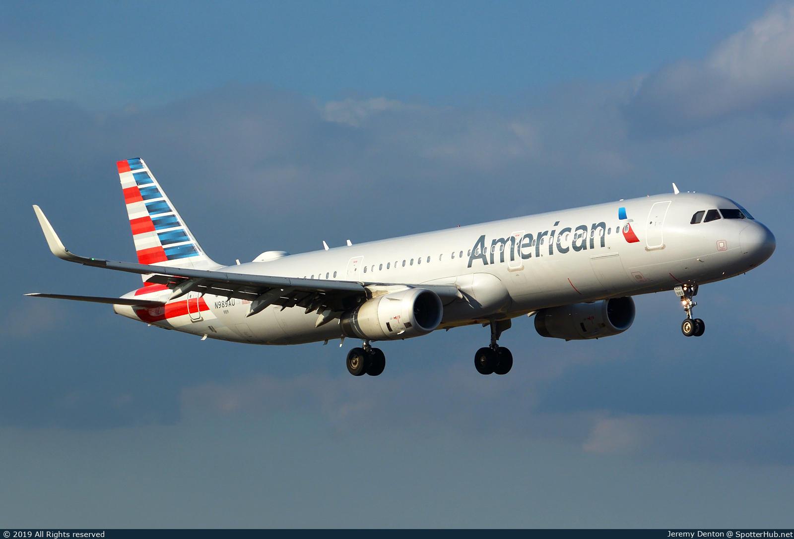 Photo of N989AU - Airbus A321-231 operated by American Airlines