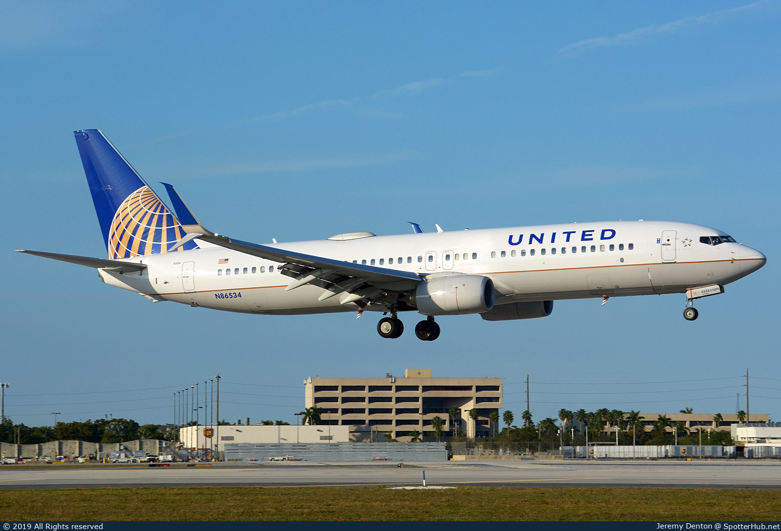 Photo of N86534 - Boeing 737-824 operated by United Airlines