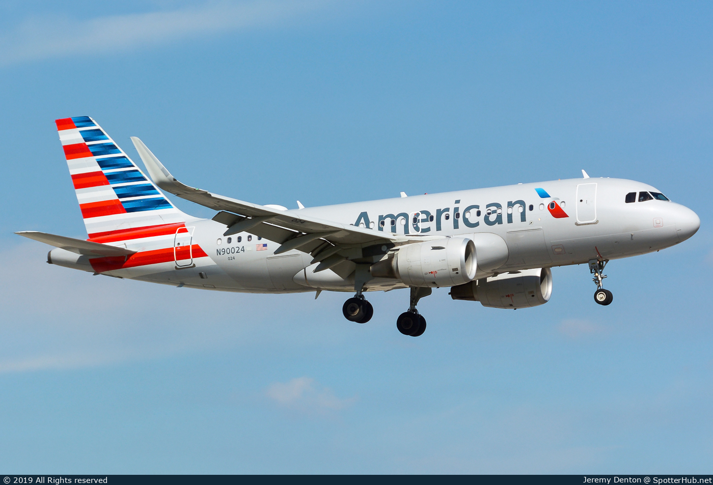 Photo of N90024 - Airbus A319-115 operated by American Airlines