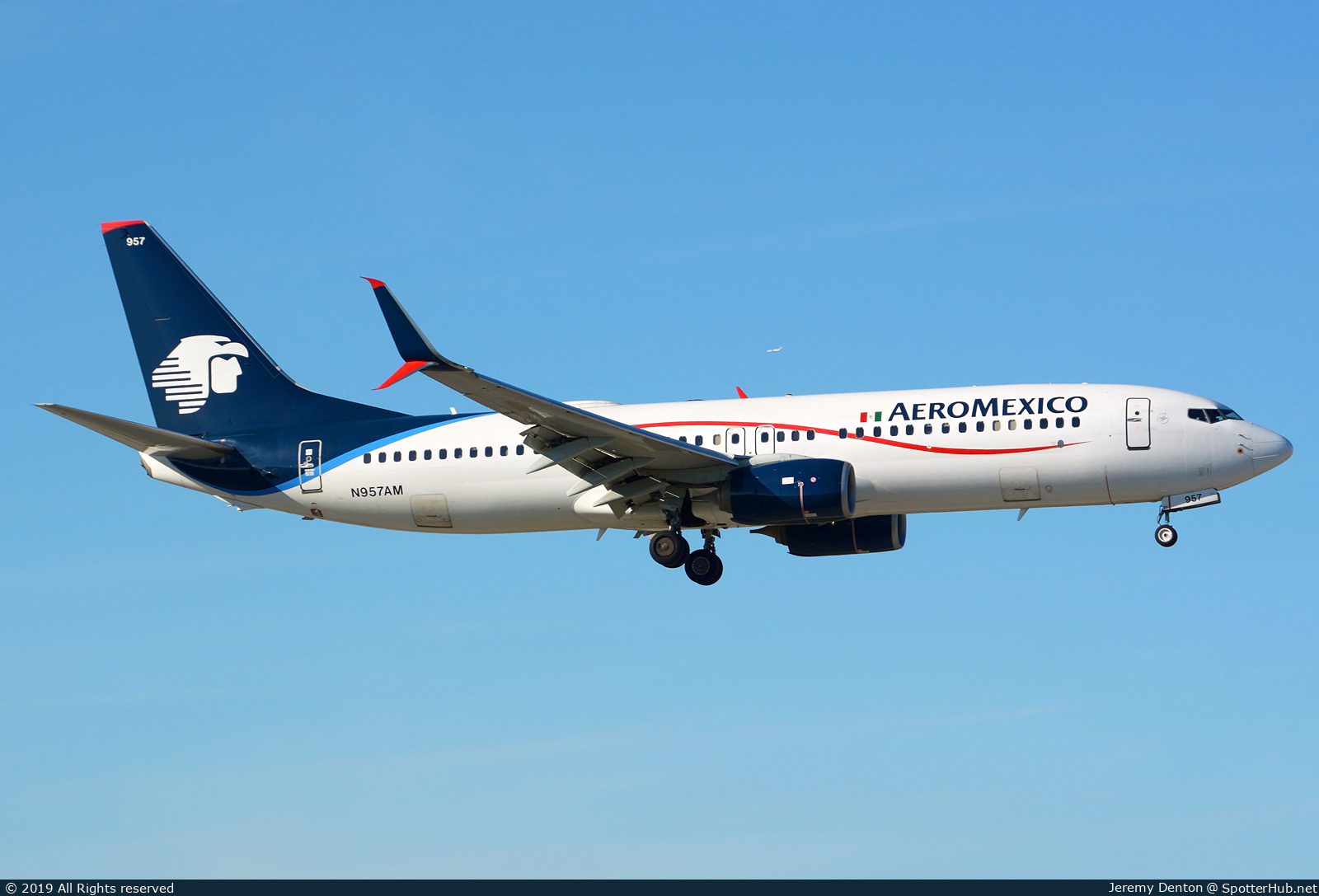 Photo of N957AM - Boeing 737-852 operated by Aeroméxico