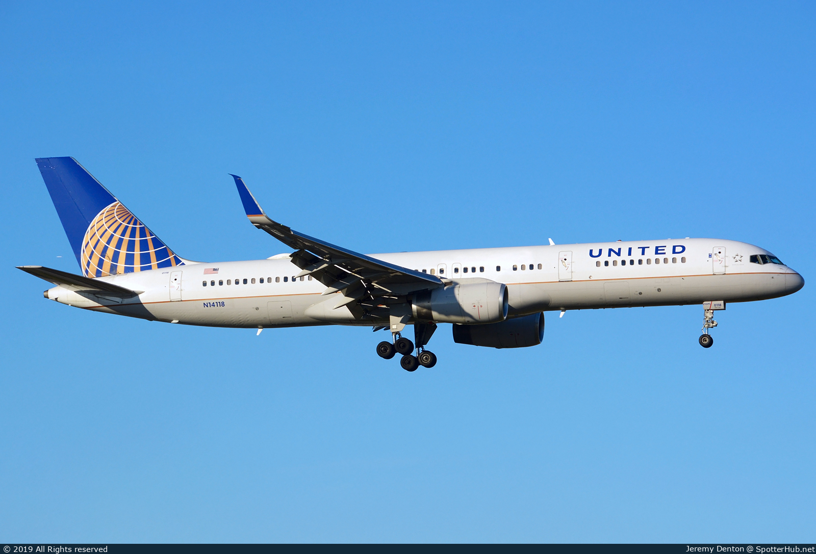 Photo of N14118 - Boeing 757-224 operated by United Airlines